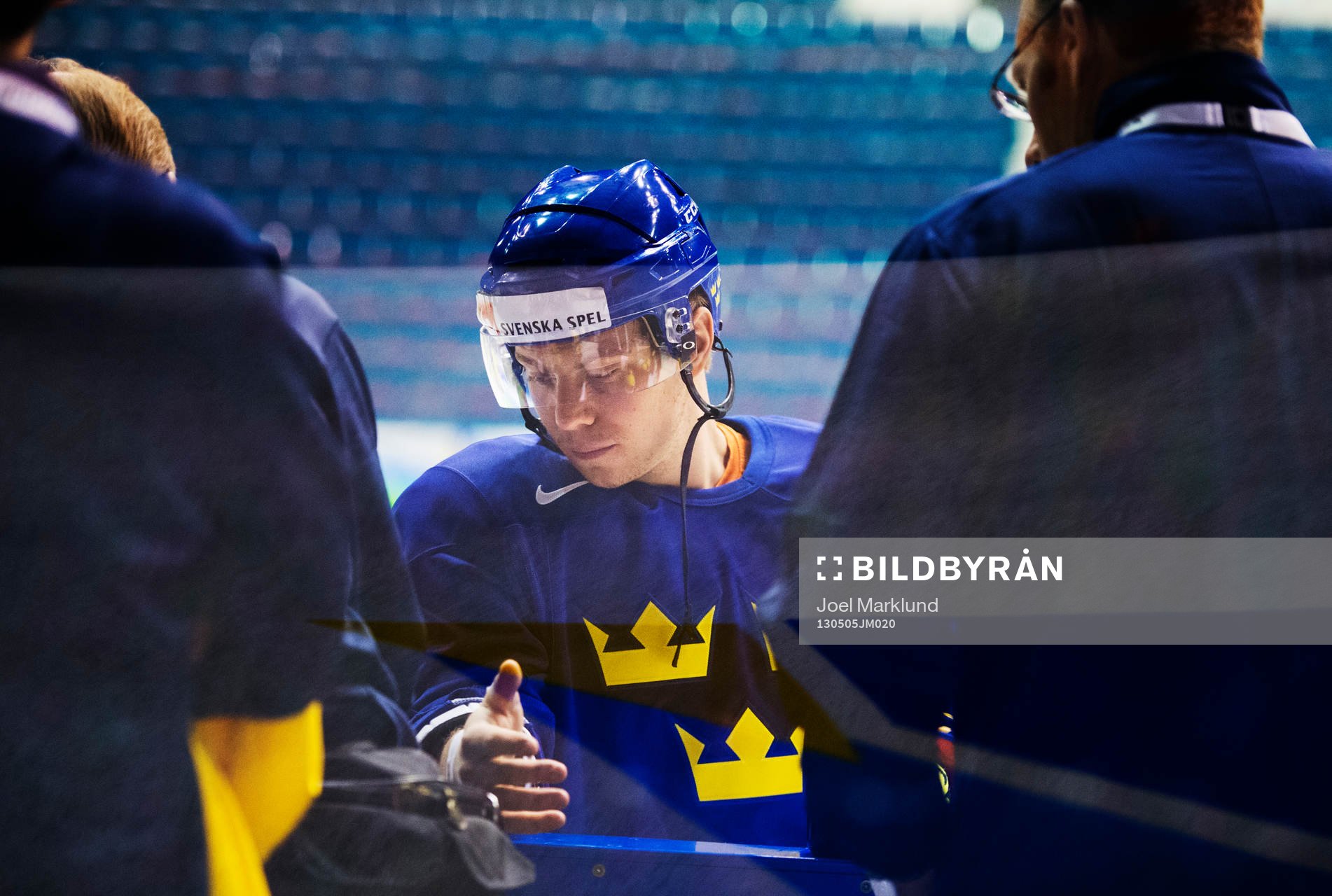 Erik Gustafsson får vård för sin högra hand