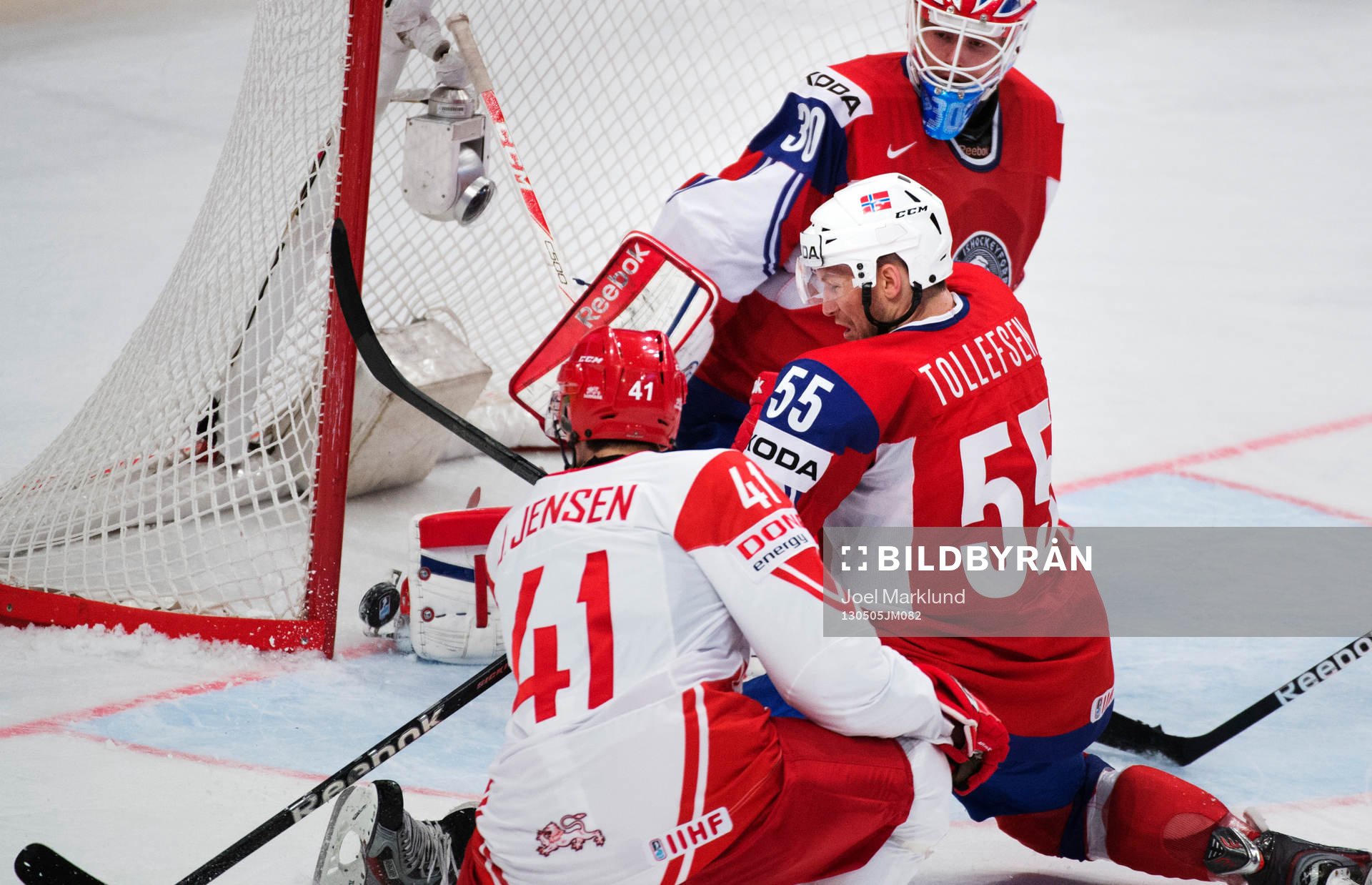 Norges Ole-Kristian Tollefsen ser till att Danmarks Jesper