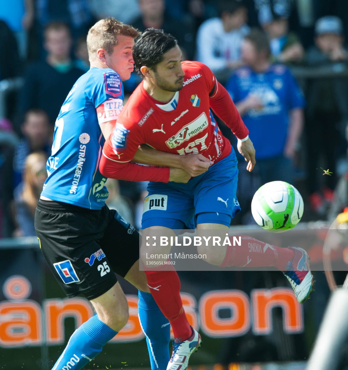 Pablo Pinones Arce, Öster tar emot bollen och trycks i