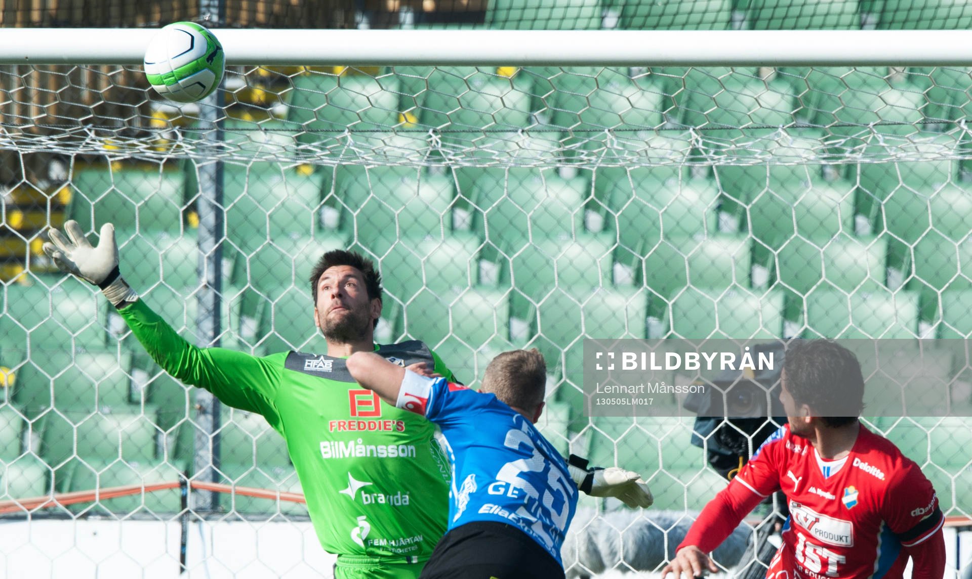 Pablo Pinones Arce, Öster, nick som Stojan Lukic,