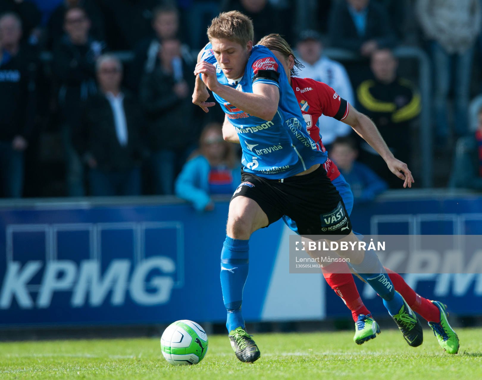 Mikael Boman, Halmstad, jagas av Patrik Bojent, Öster