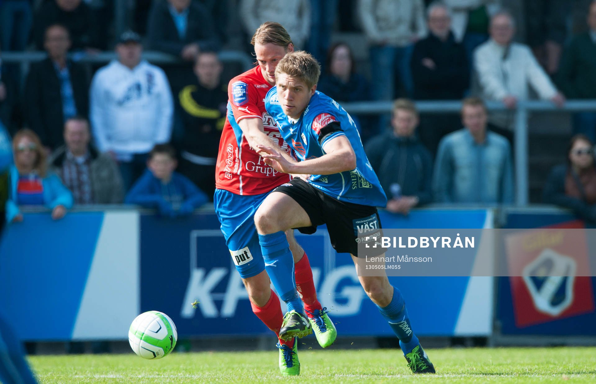 Mikael Boman, Halmstad, jagas av Patrik Bojent, Öster