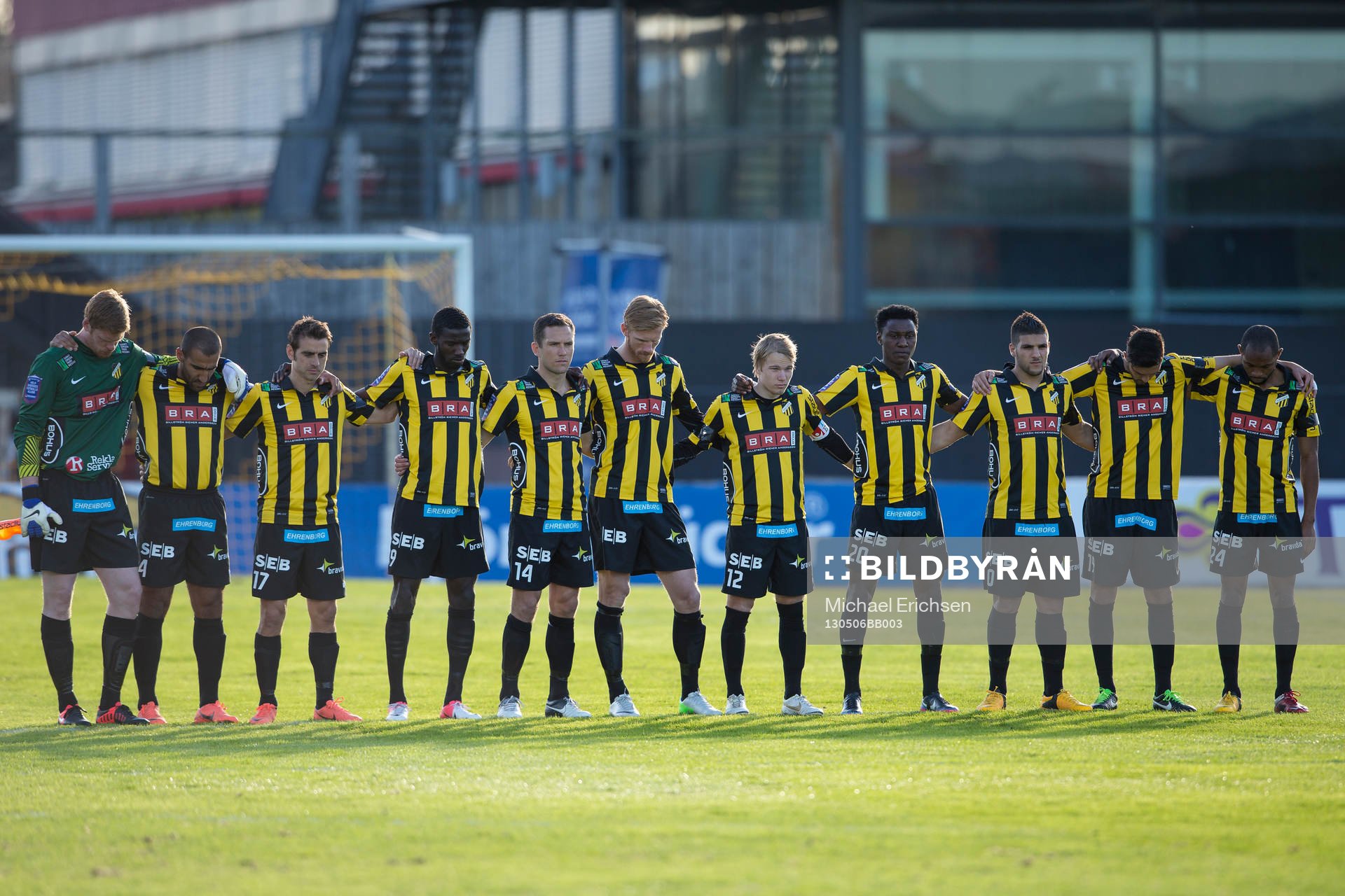 Tyst minut innan matchen för Ivan Turina