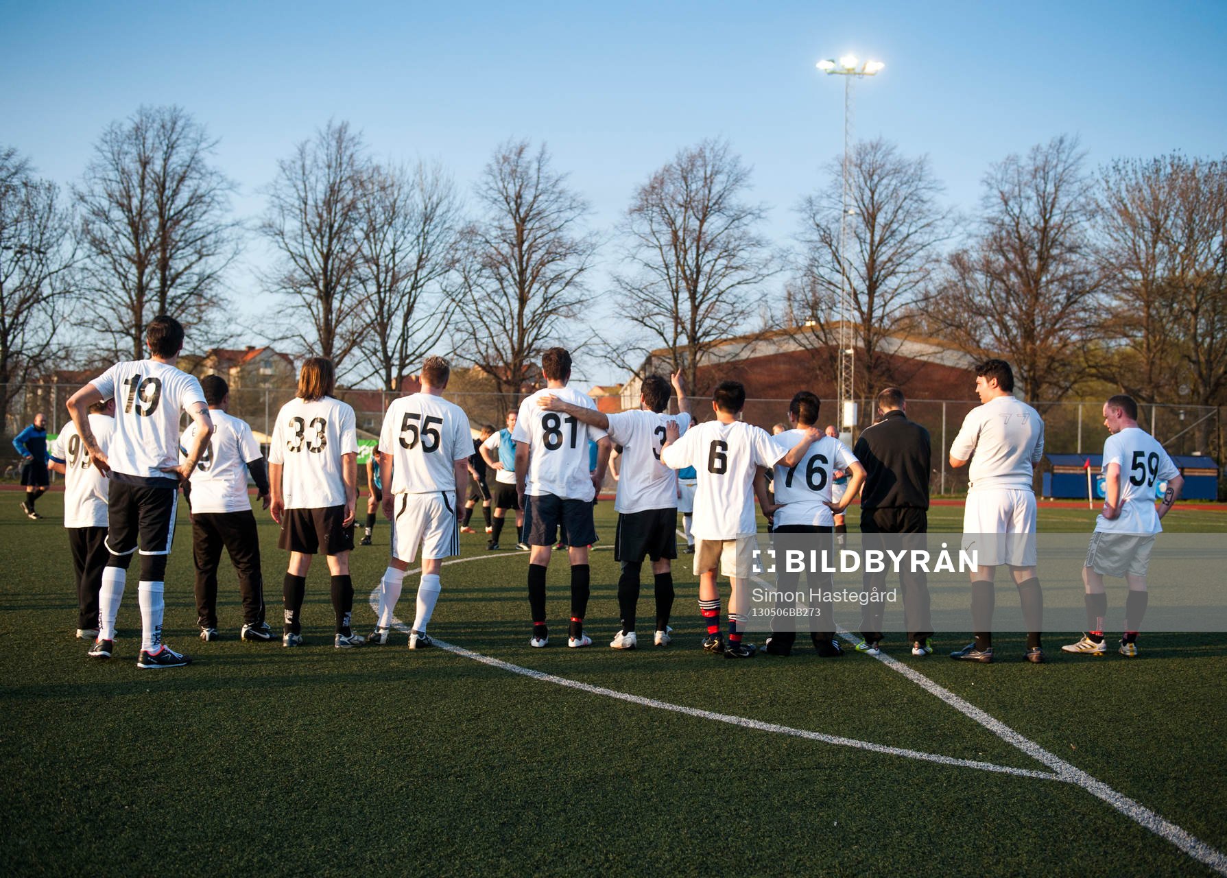 Fotboll, Korpen Malmö: Spelarna i korplaget Handikappbadets FC tackar motståndarlaget efter vinst.