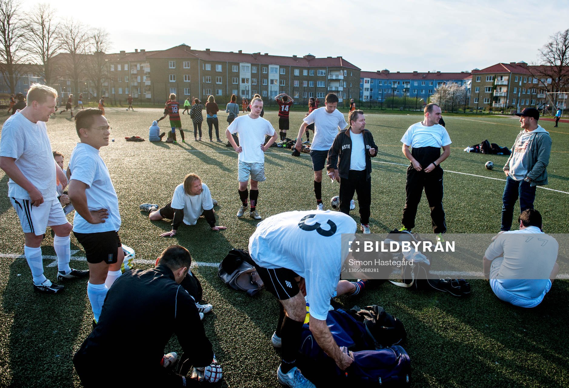 Spelarna i korplaget Handikappbadets FC laddar upp
