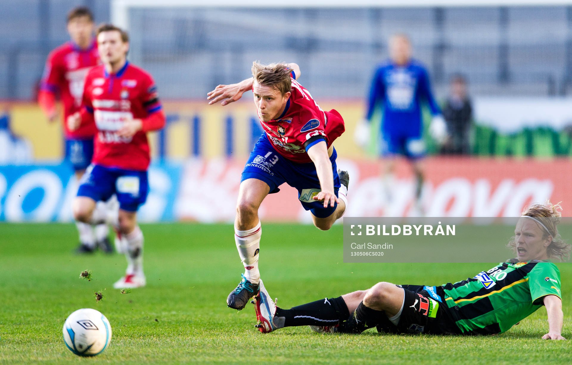 Johan Hedman, Örgryte, blir fälld av Jesper Floren, Gais