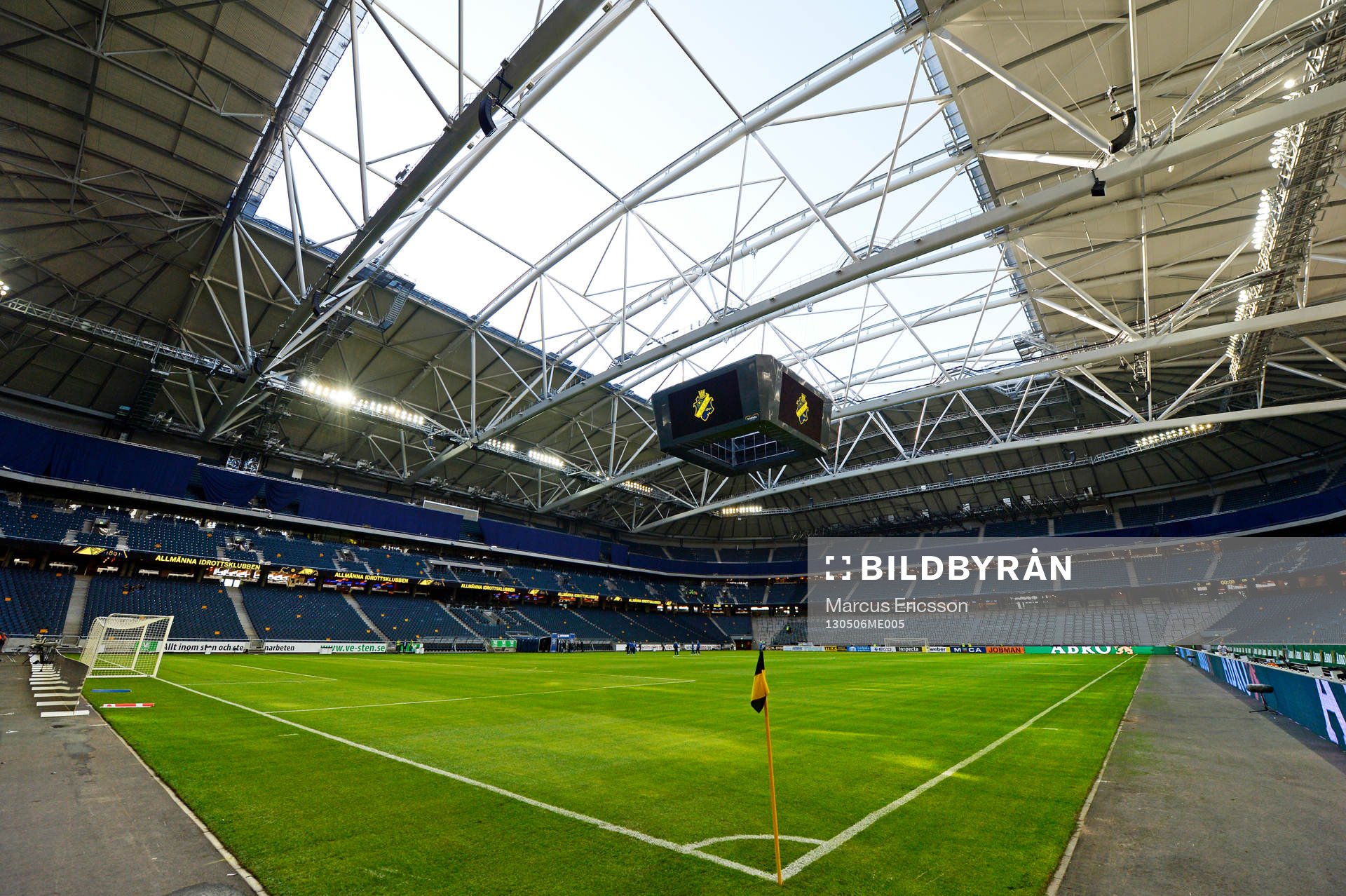 Friends Arena i Stockholm med öppet tak