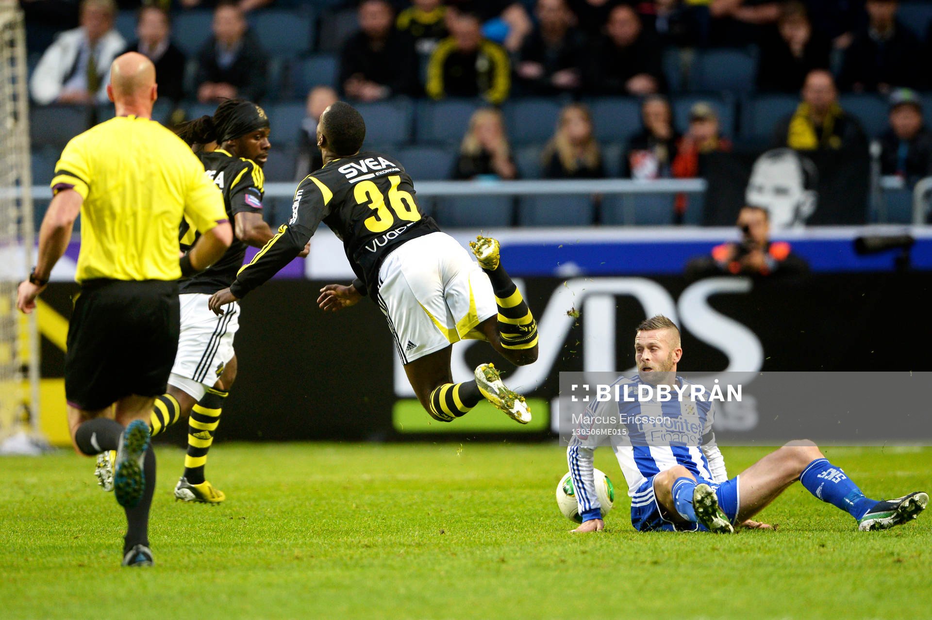 Kjetil Waehler, IFK Göteborg, fäller Henok Goitom, AIK