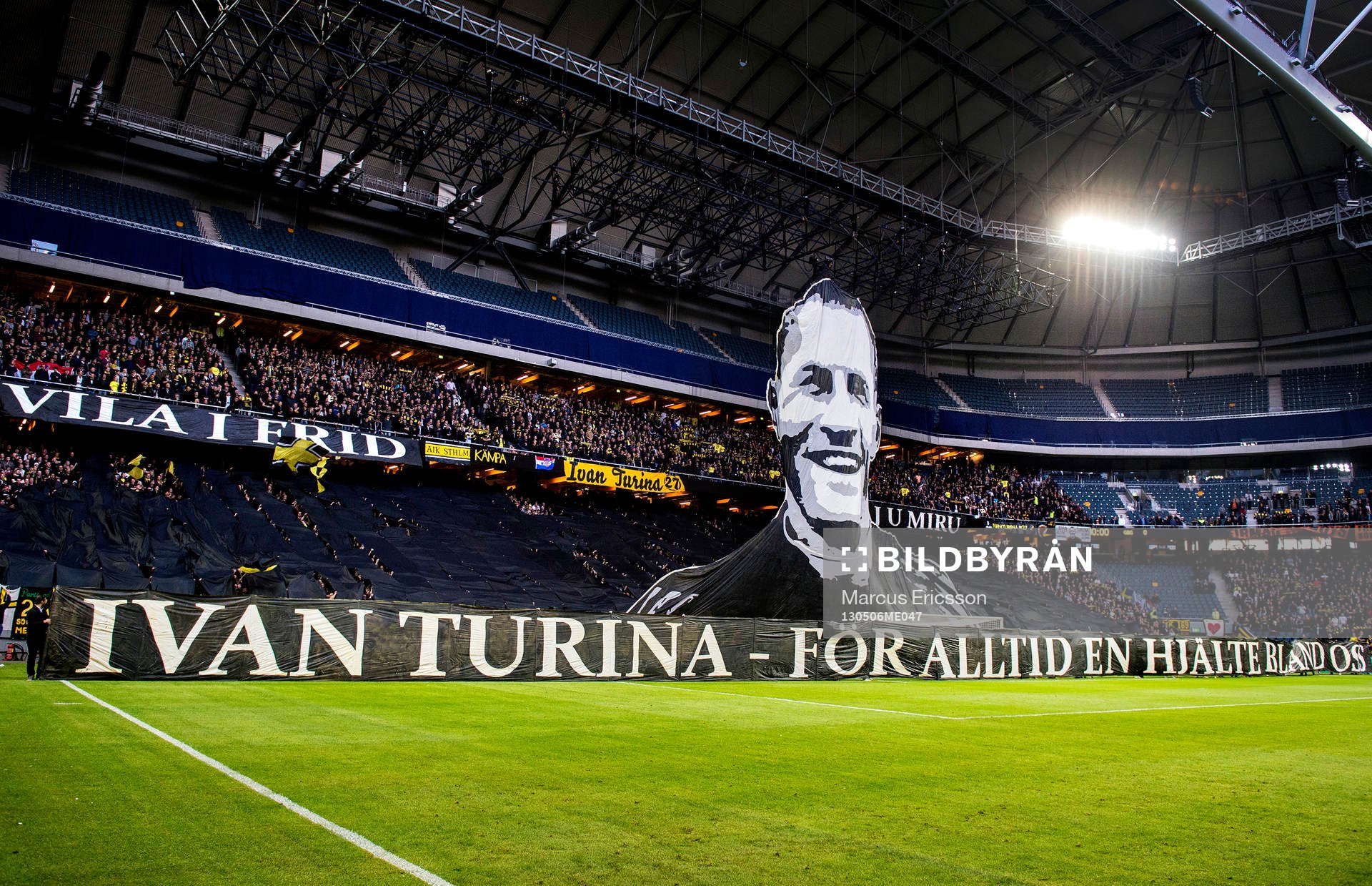 Spelarna hedrade Ivan Turina med en tyst minut innan avspark