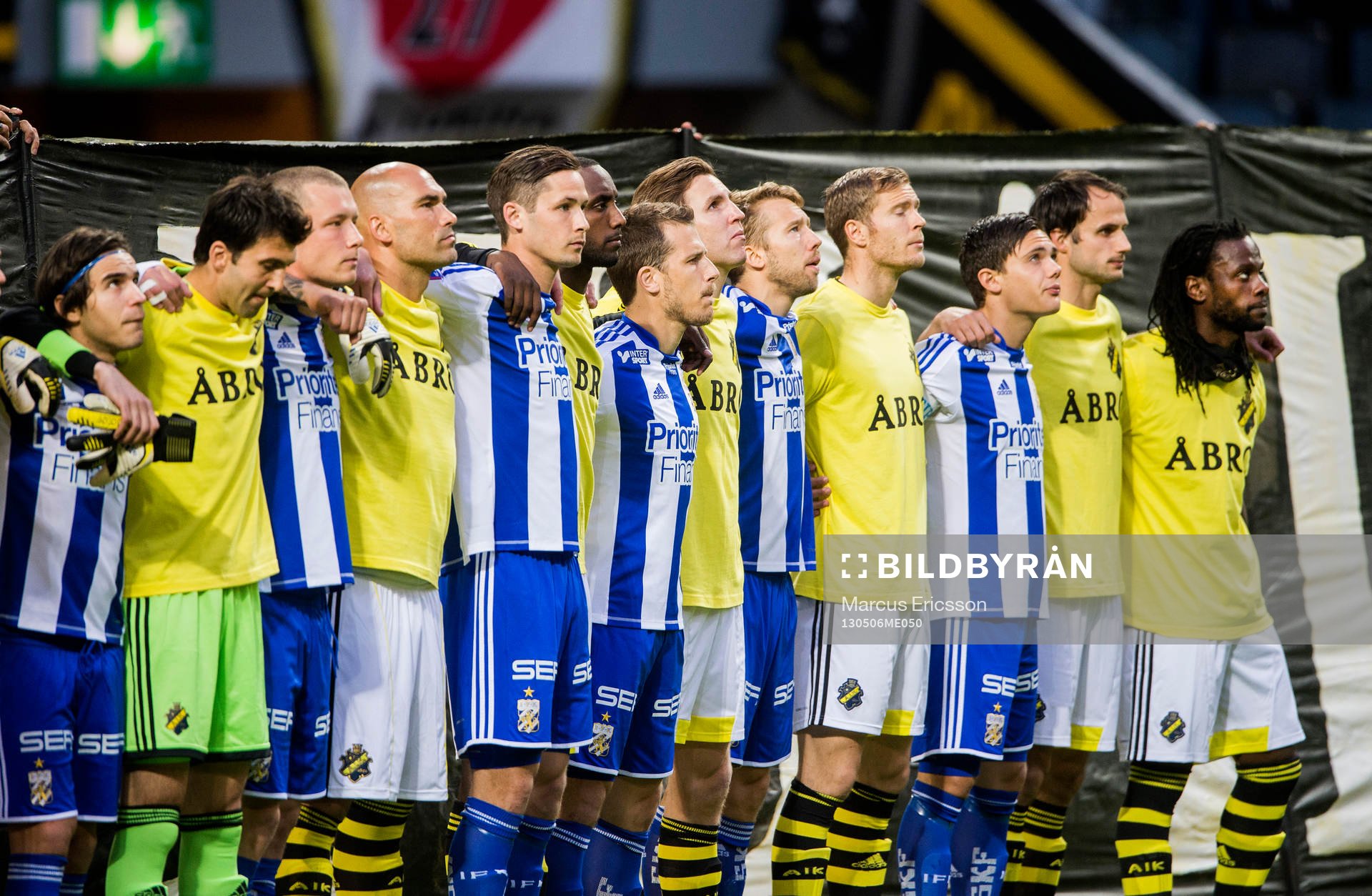 Spelarna hedrade Ivan Turina med en tyst minut innan avspark