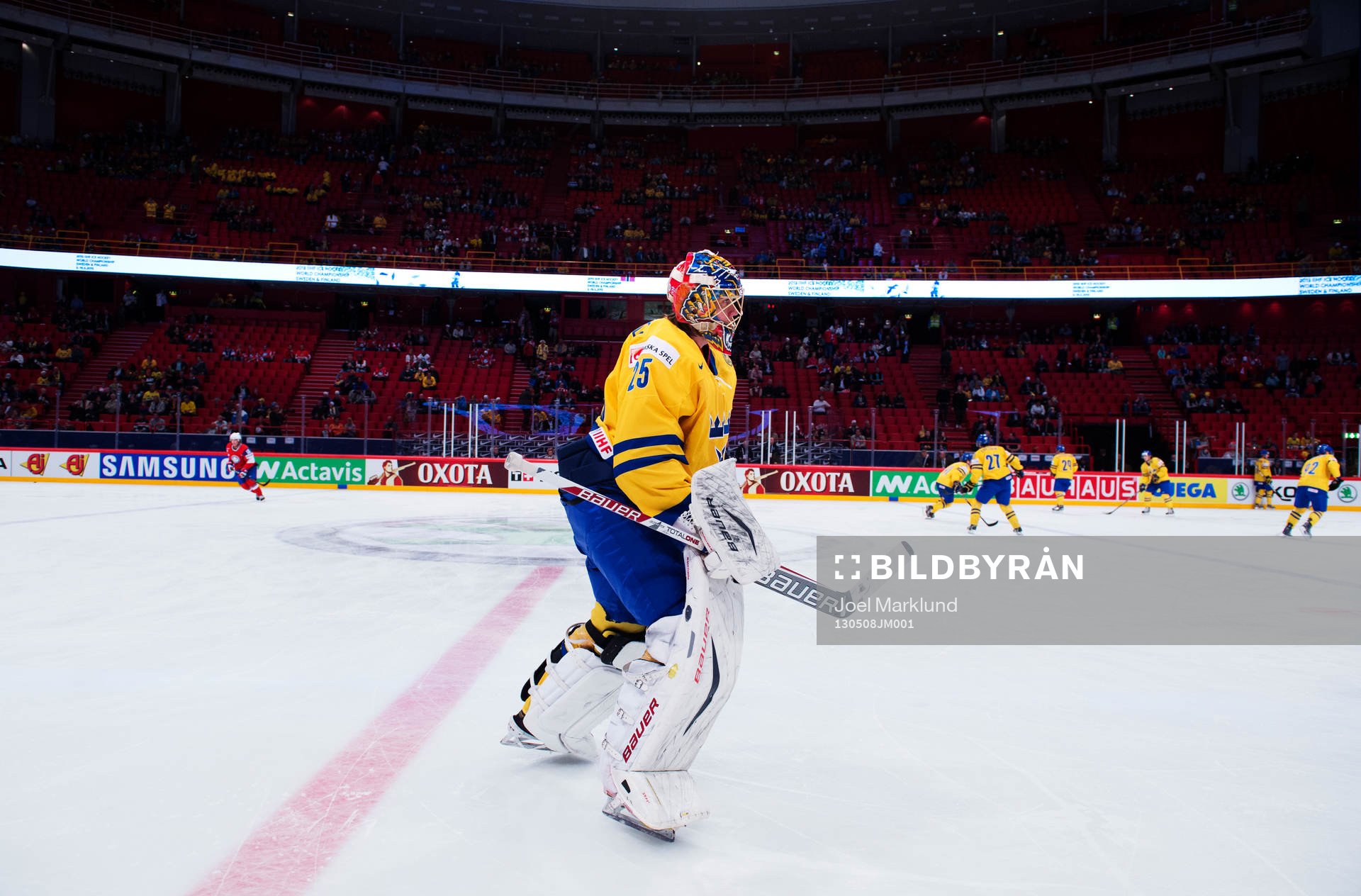 Sveriges Jacob Markström värmer upp