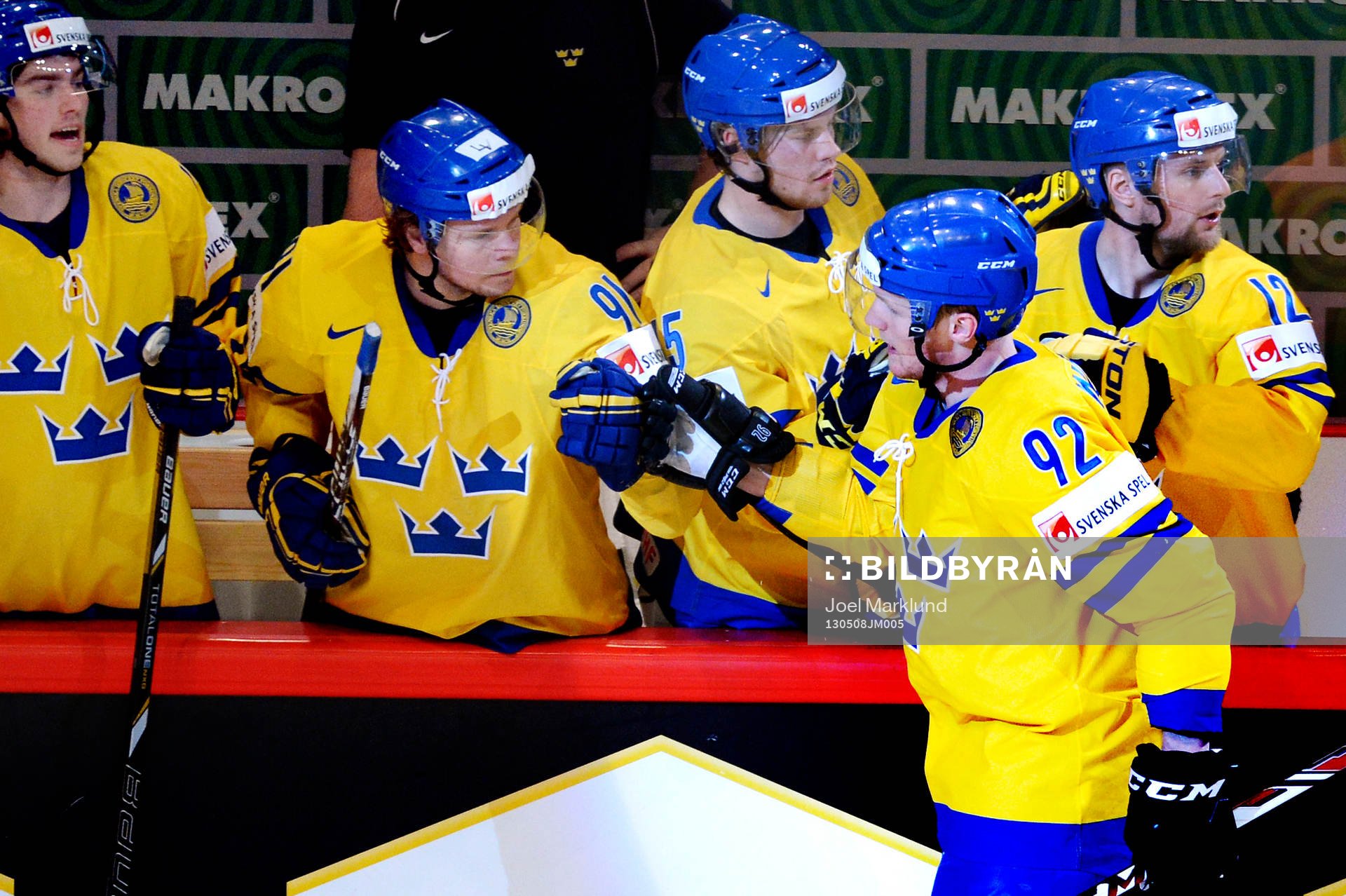 Gabriel Landeskog gratuleras