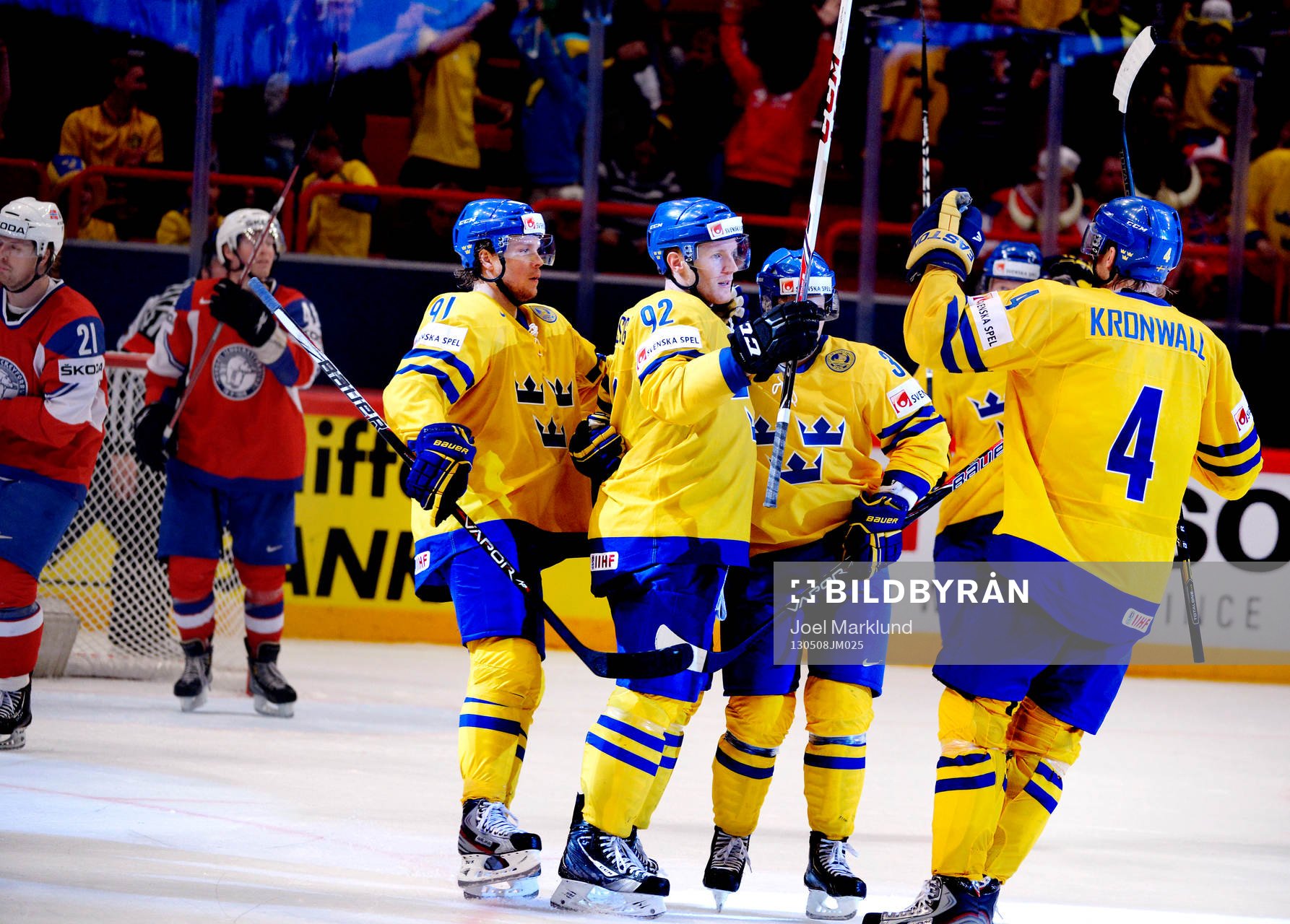 Gabriel Landeskog, Sverige, näst längst till vänster