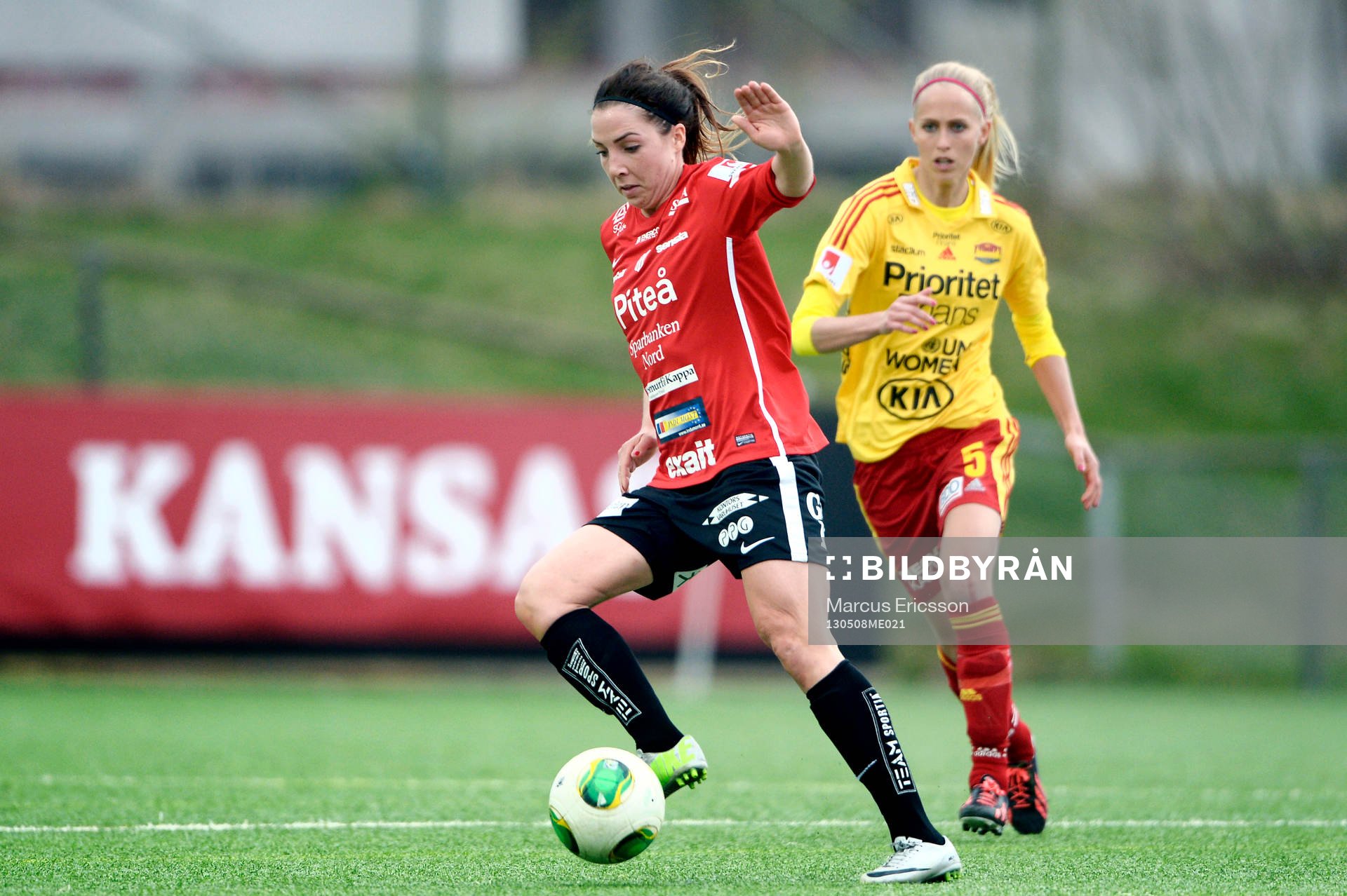 Fotboll, Damallsvenskan, Tyresö - Piteå: Clara Markstedt, Piteå, Line Røddik Röddik Hansen, Tyresö.