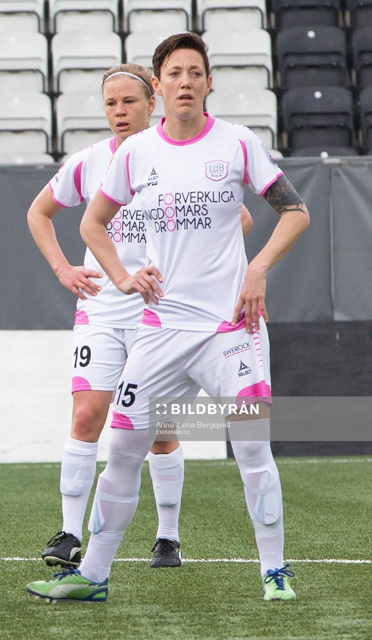 Therese Sjögran FC Malmö i förgrunden och i bakgrunden