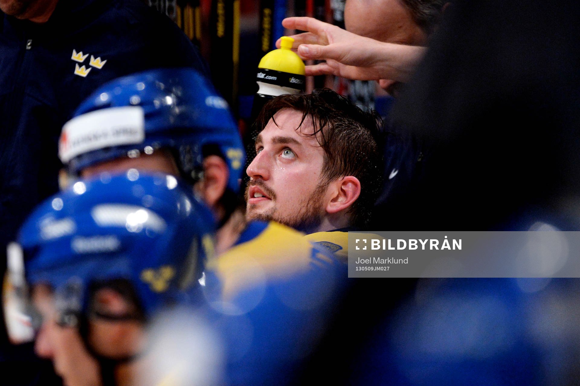 Sveriges Jhonas Enroth sitter på bänken