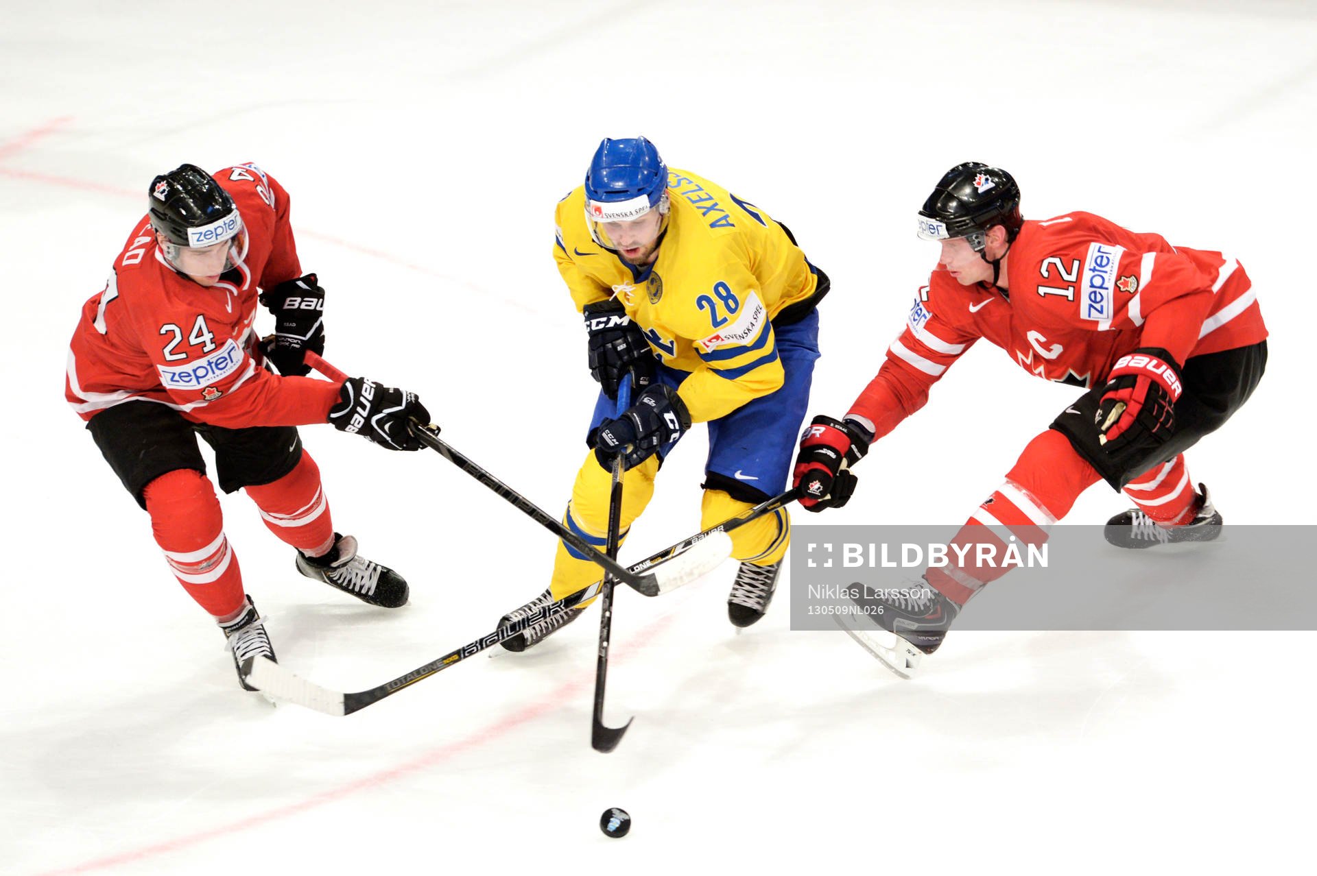 Sveriges Dick Axelsson jagas av Matt Read, Eric Staal,
