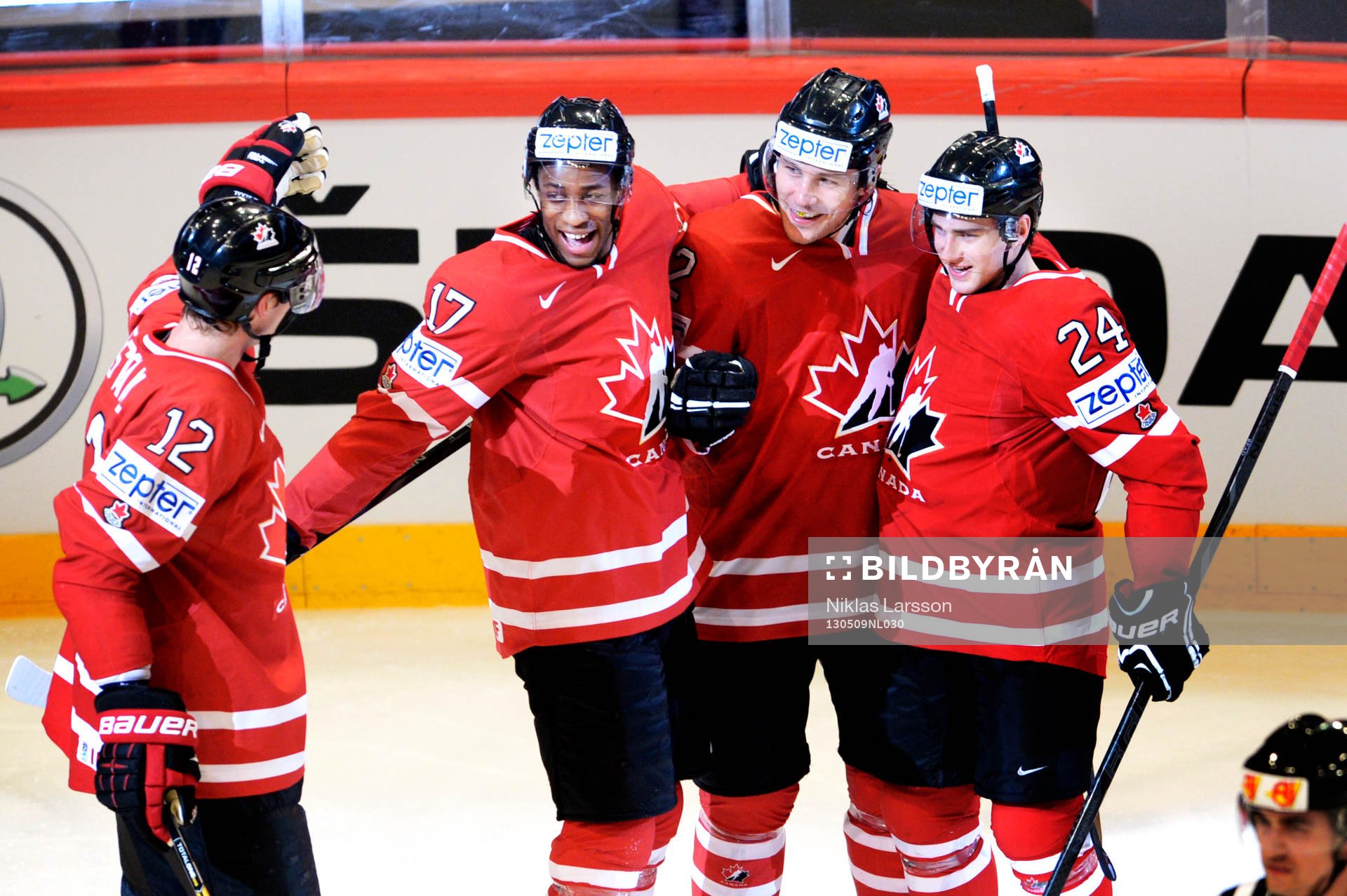 Jordan Staal, Kanada, gratuleras av Eric Staal, Wayne
