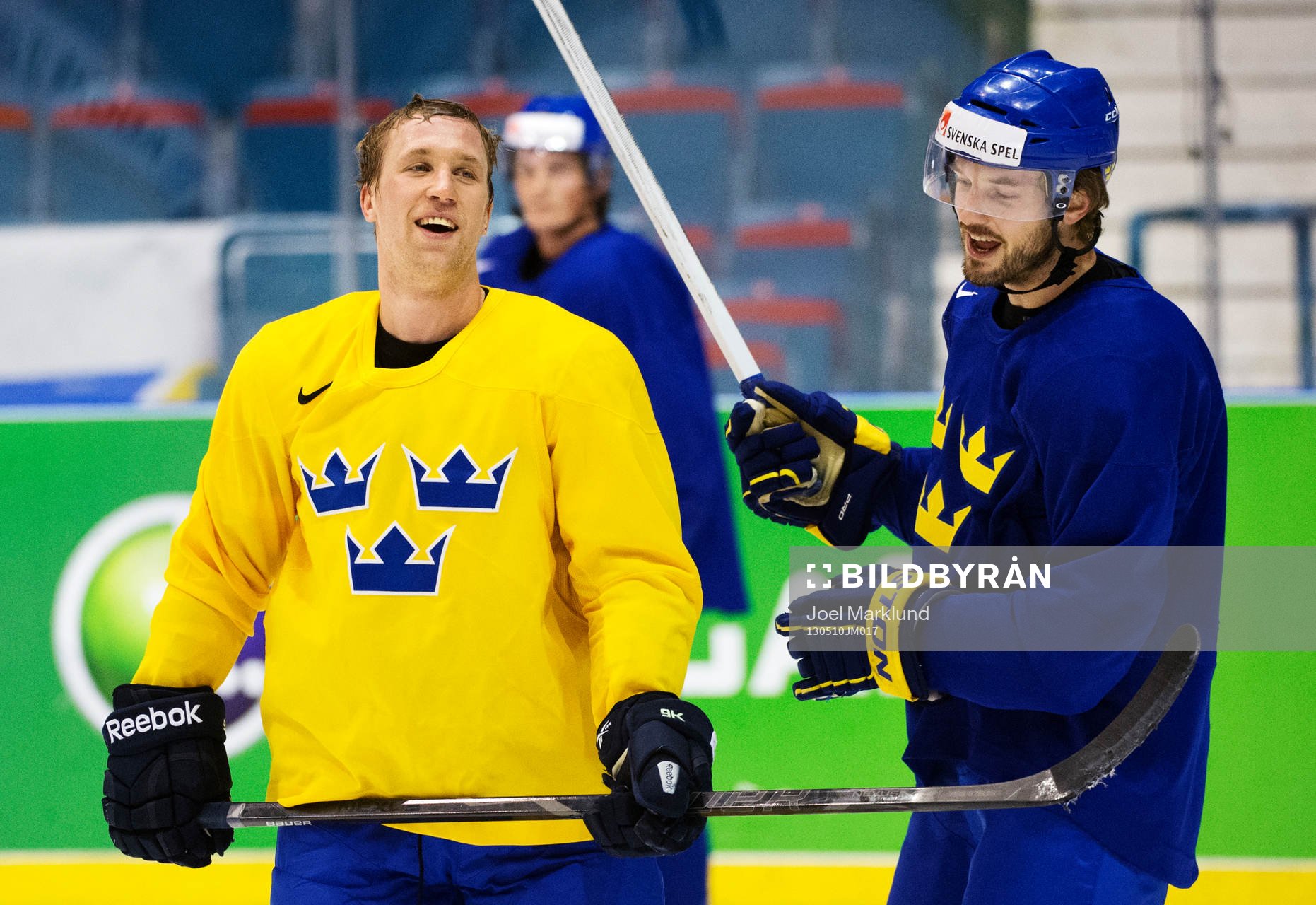 Martin Thörnberg och Niklas Persson skojar med varandra