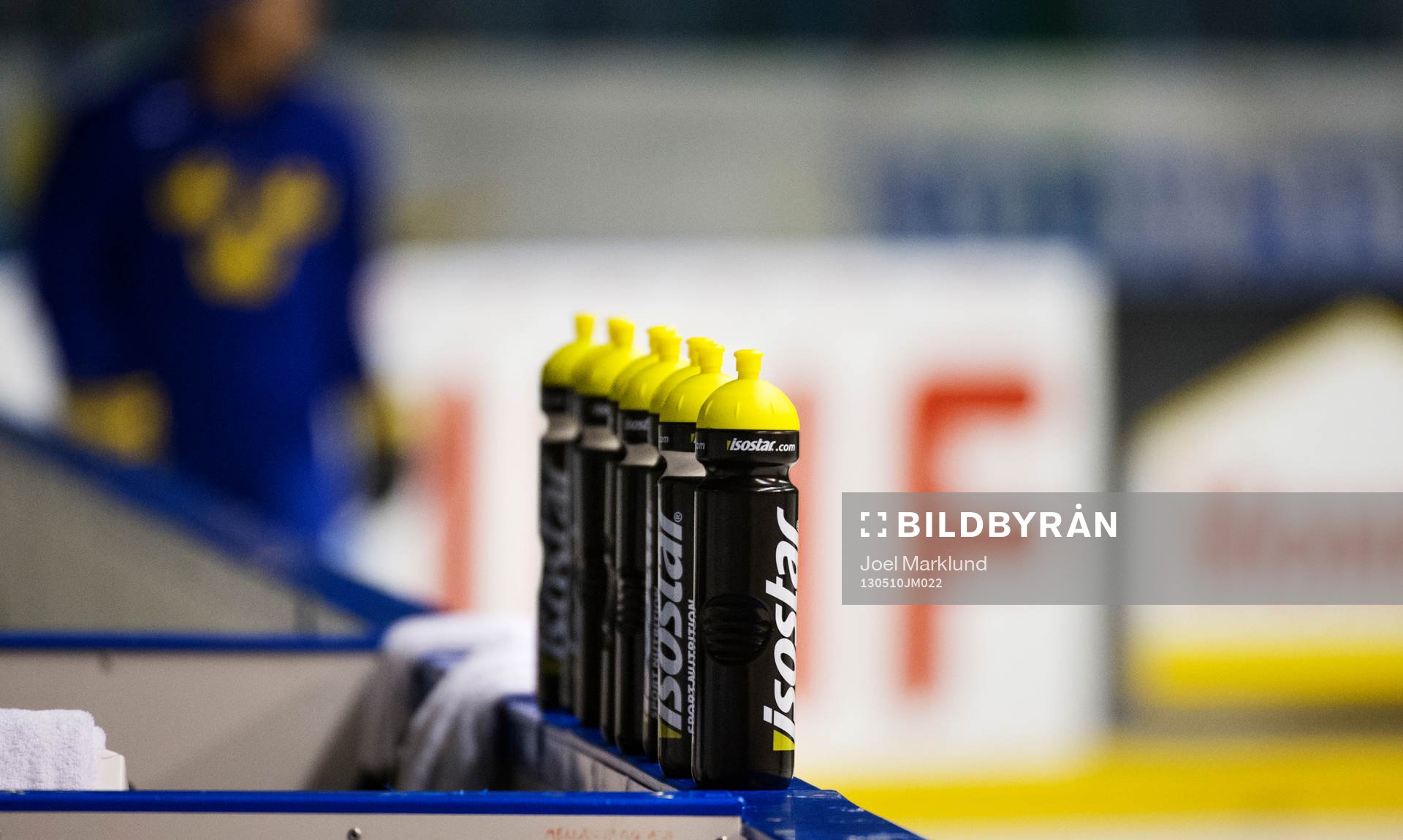 Sportdryck står uppställd i spelarbåset