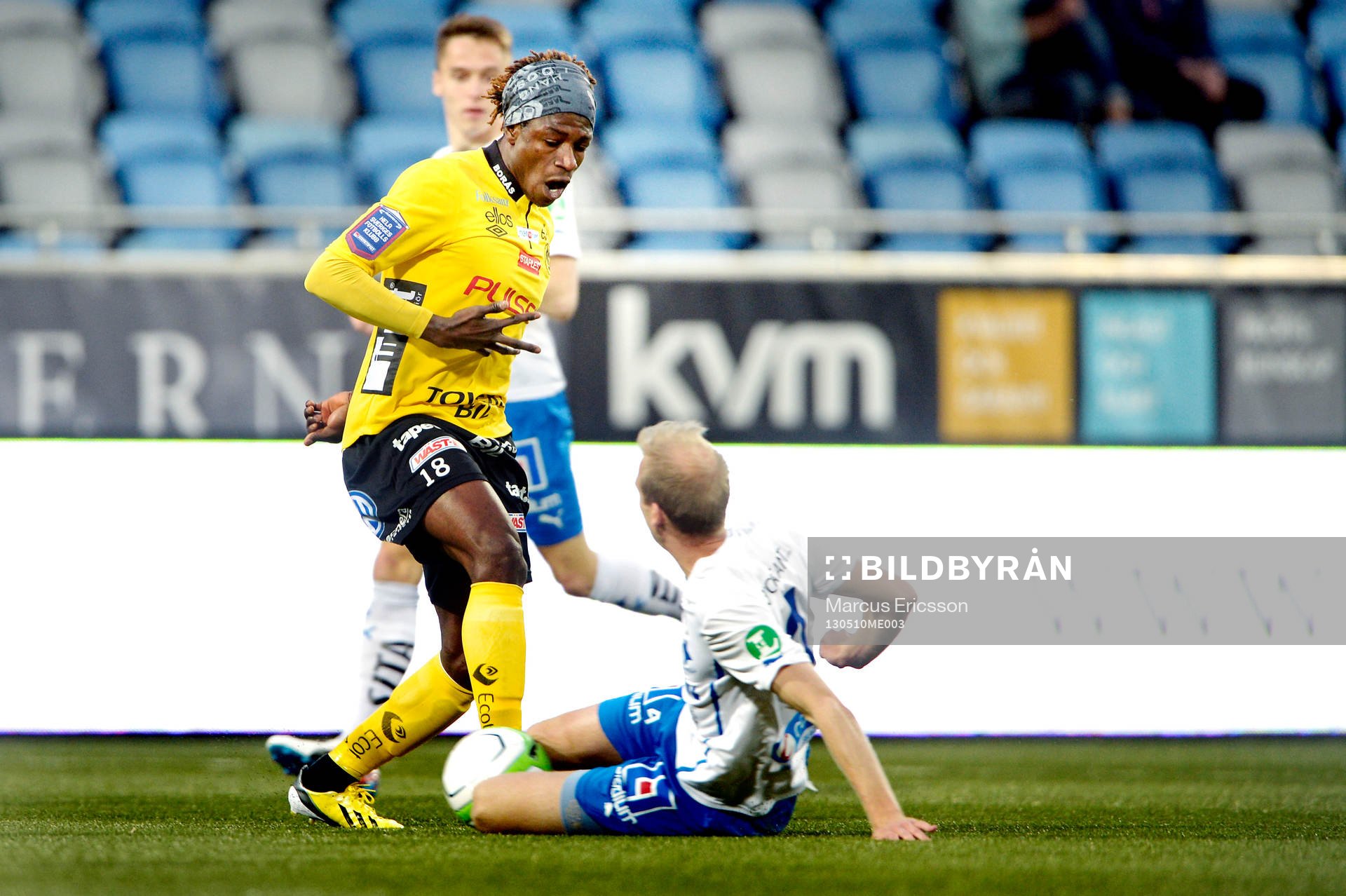 Fotboll, Allsvenskan, Norrköping - Elfsborg: Mohamed Bangura, Elfsborg och Andreas Johansson, Norrköping i närkamp.