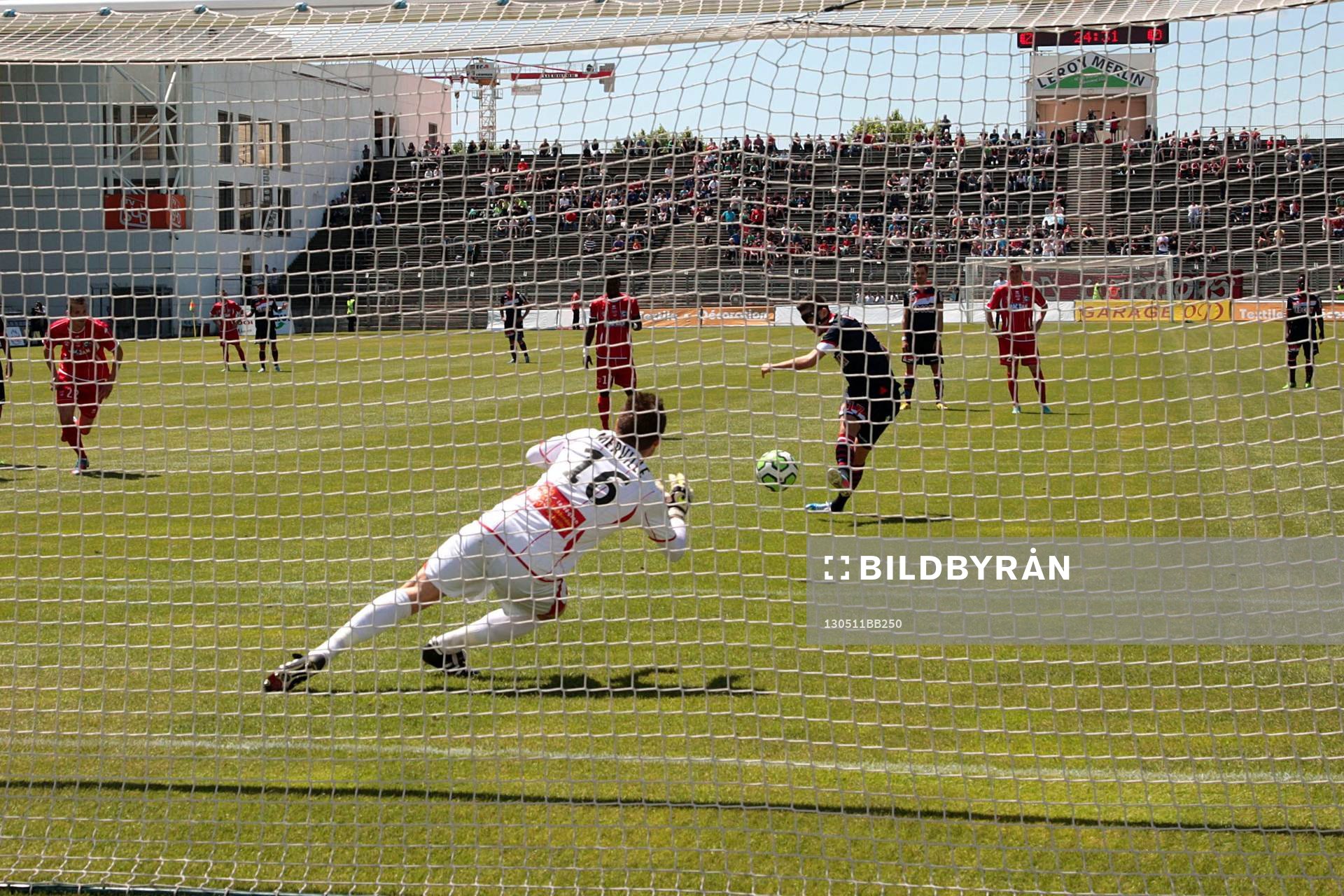 Penalty manque Yannick FERREIRA CARRASCO - 11.05.2013 -