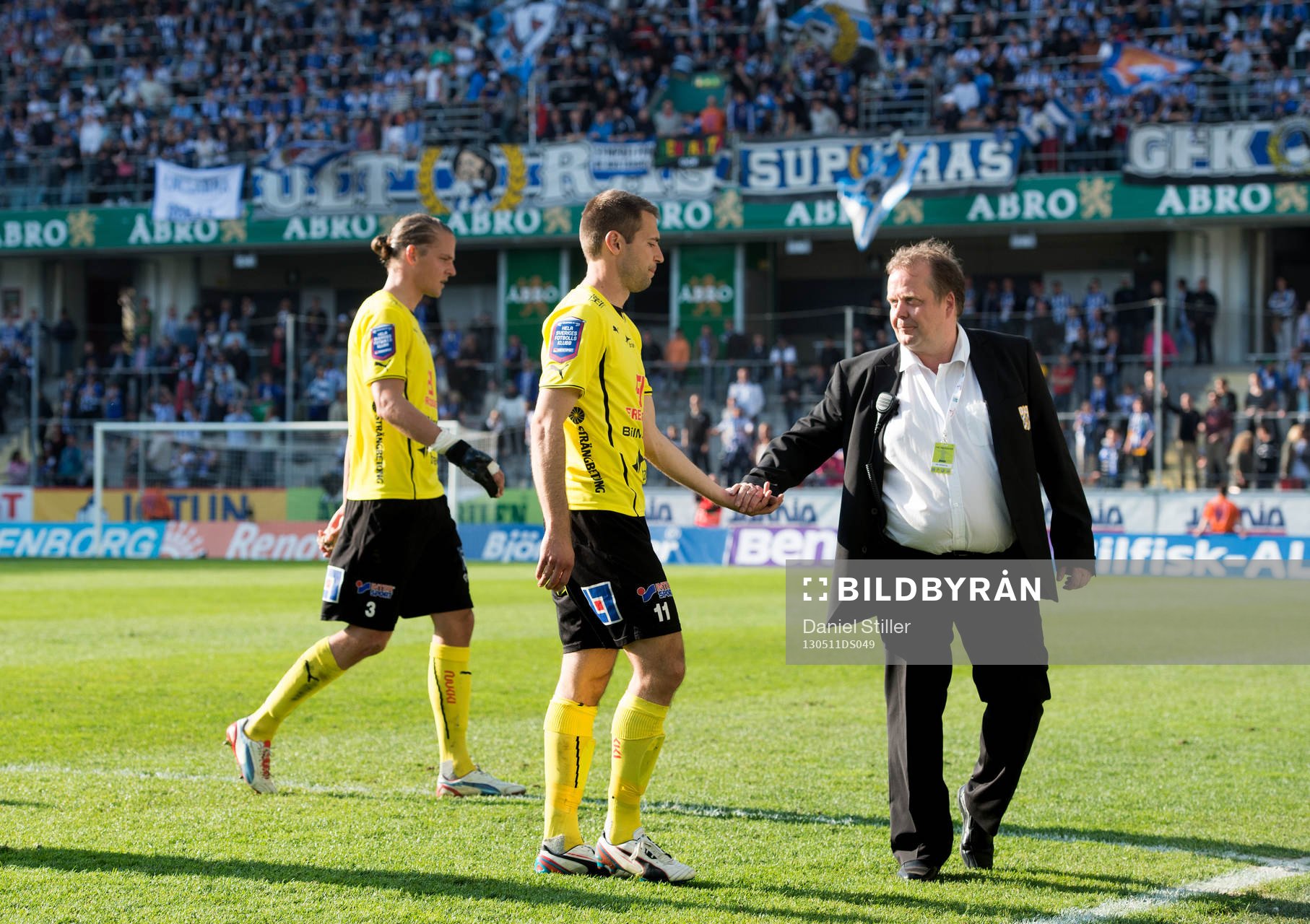 Fotboll, Allsvenskan, IFK Göteborg - Halmstad: Stefan Selakovic, Halmstad, tackar Johan Bohman, IFK Göteborg, efter matchen