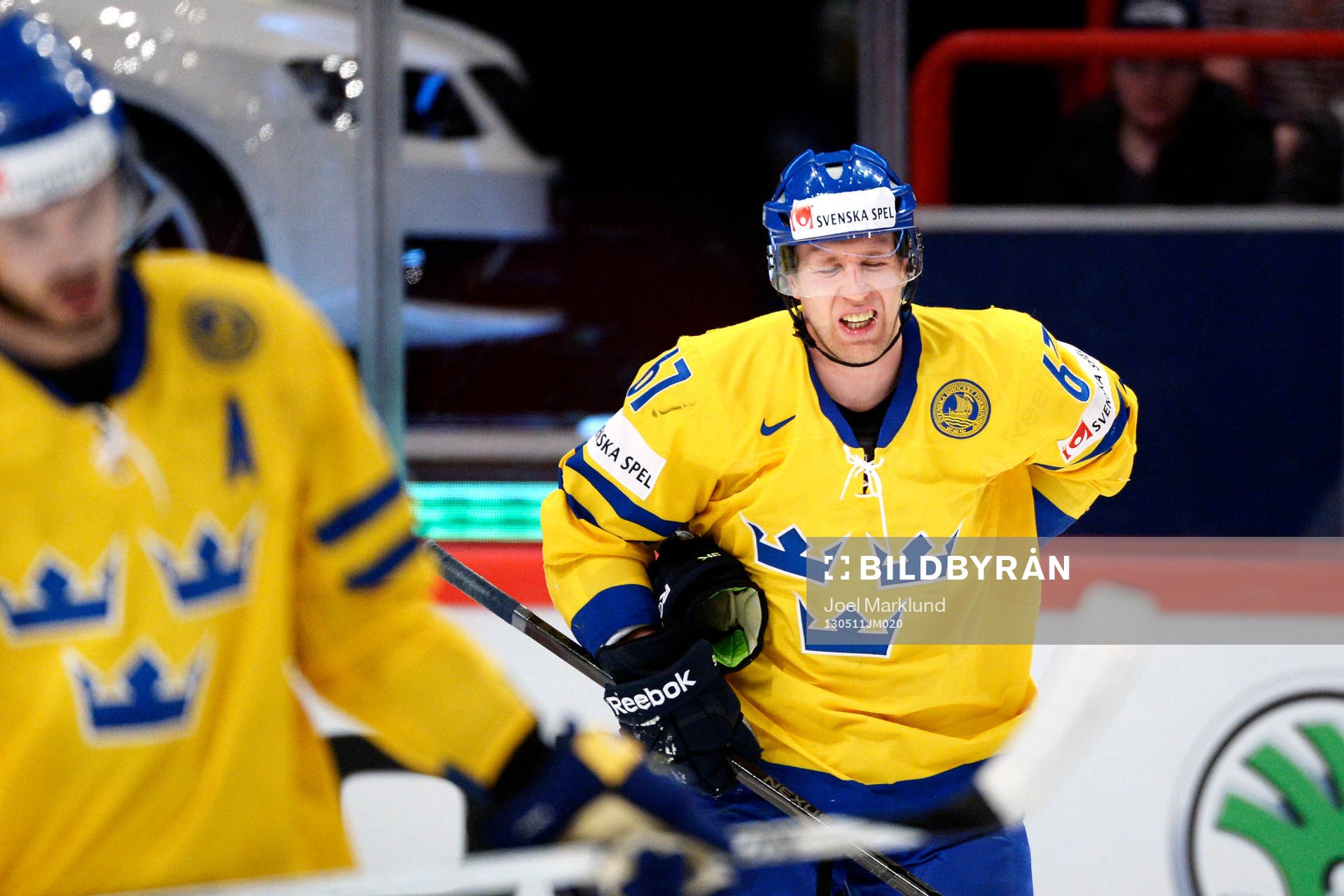 Sveriges Martin Thörnberg har ont i matchen mellan Sverige