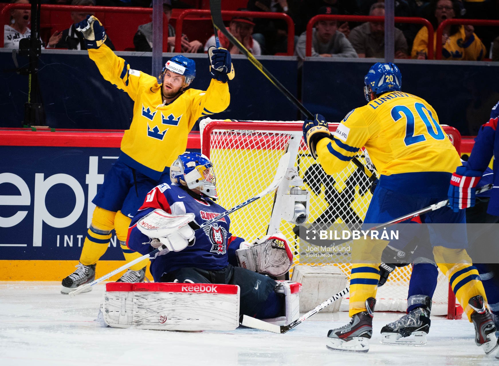 Sveriges Fredrik Pettersson och Joel Lundqvist jublar