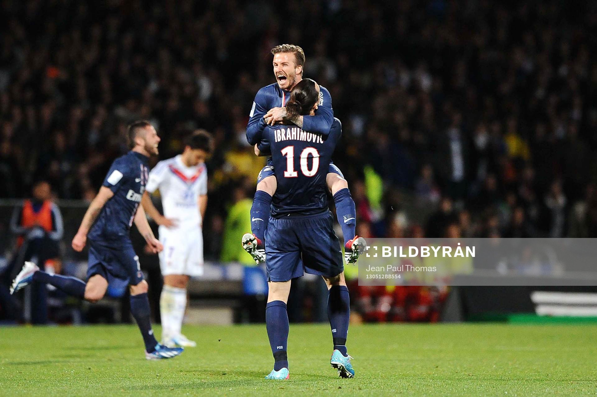David Beckham kramar om Zlatan Ibrahimovic när Paris Saint