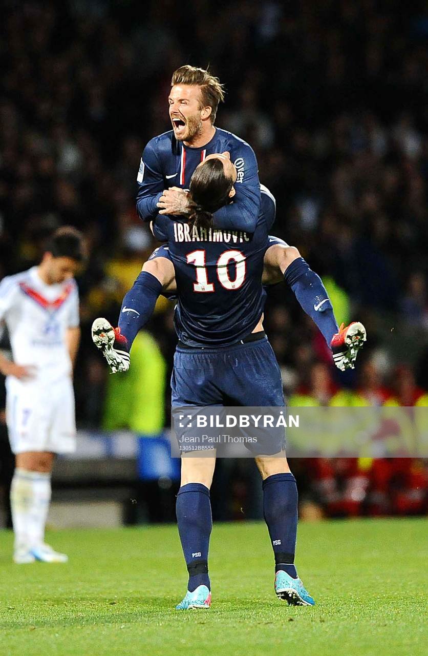 David Beckham kramar om Zlatan Ibrahimovic när Paris Saint