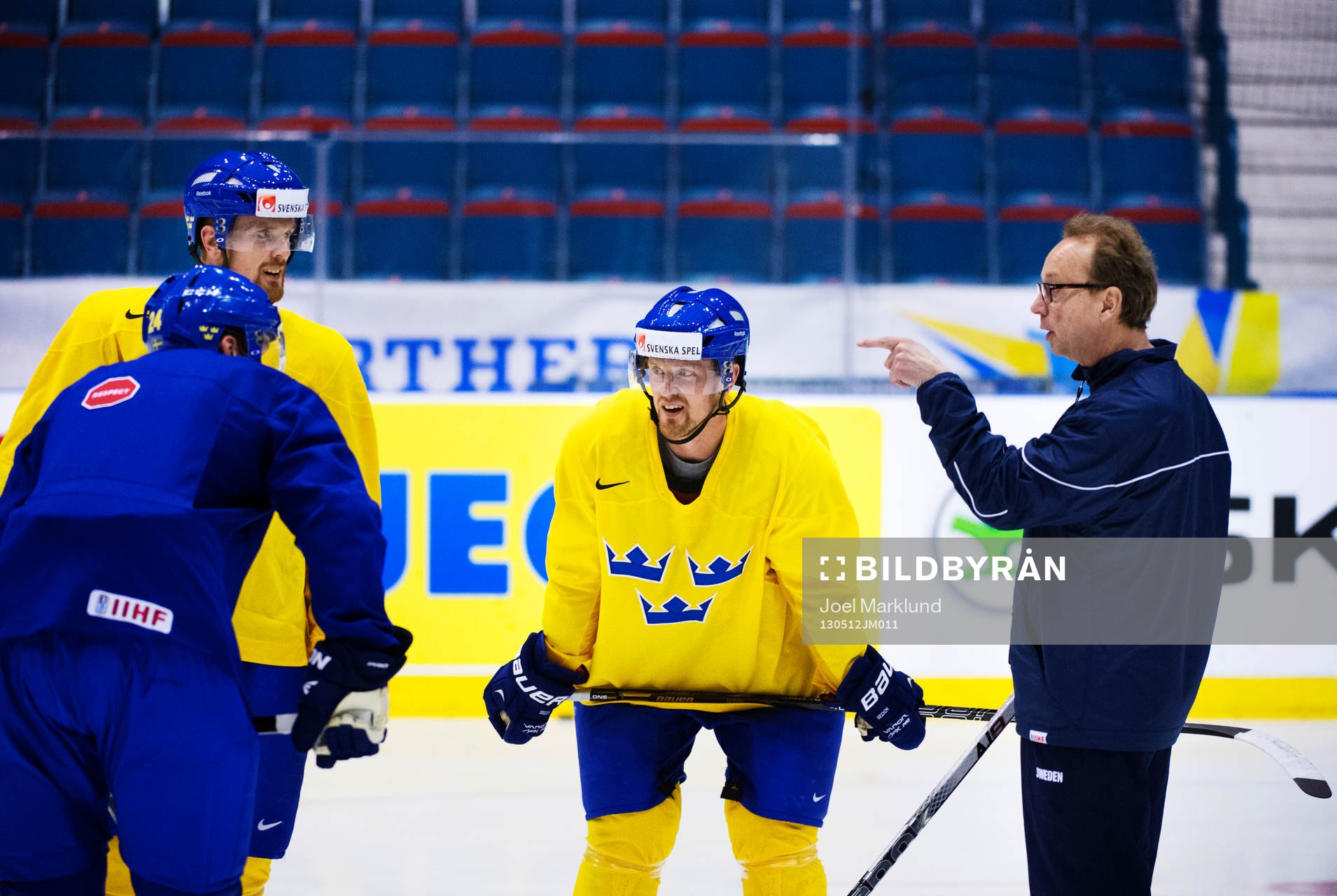 Alexander Edler (rygg), Daniel Sedin (v), Henrik Sedin (m)