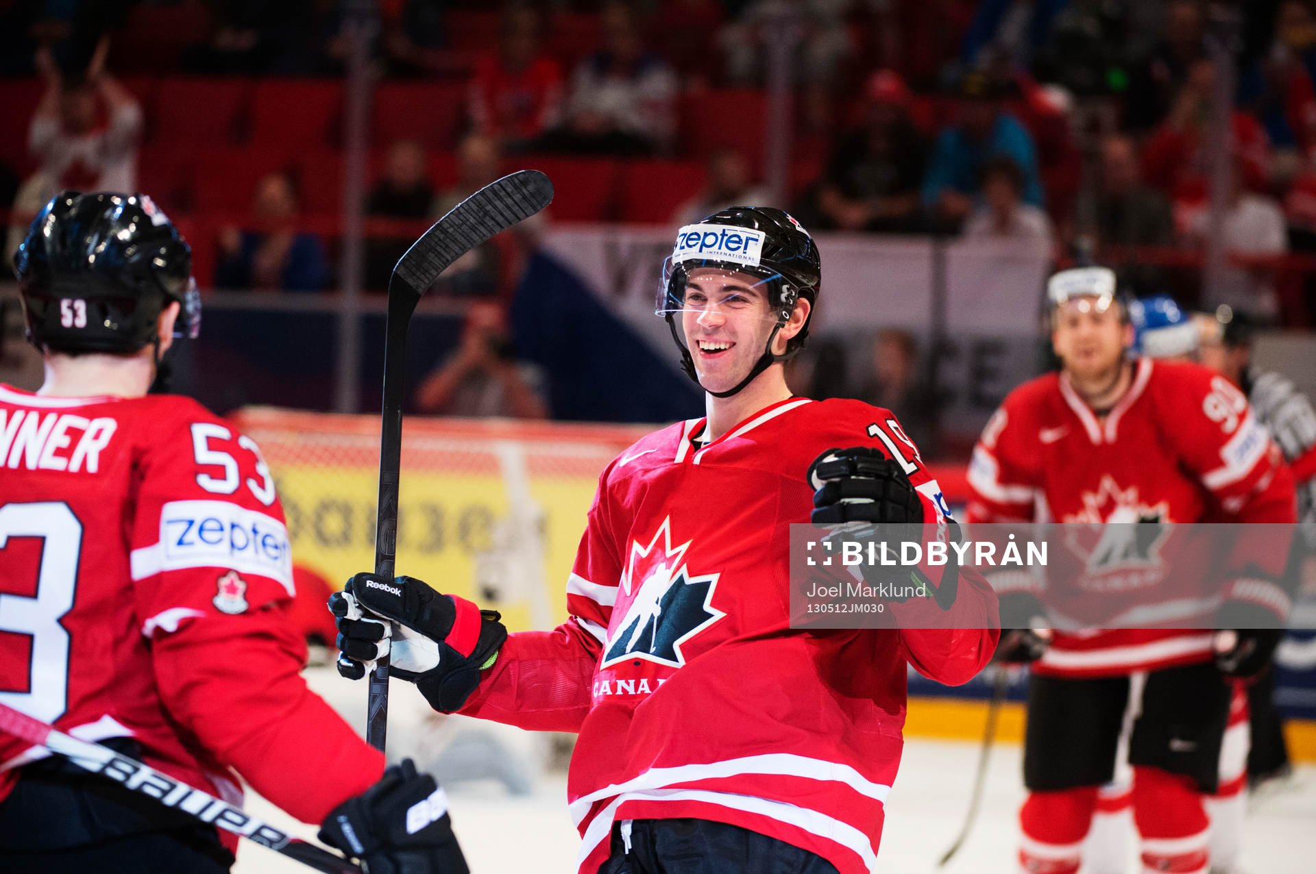 Kanadas Justin Schultz jublar