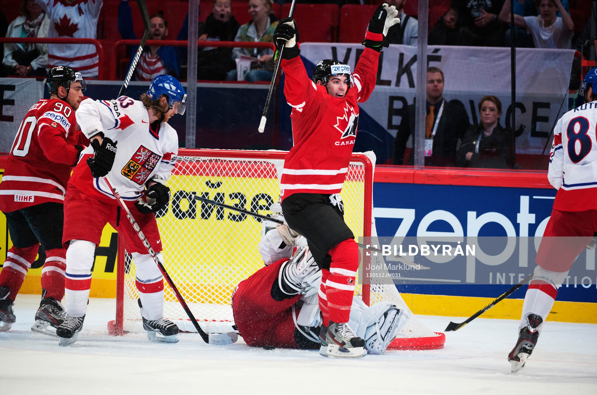 Kanadas Justin Schultz jublar