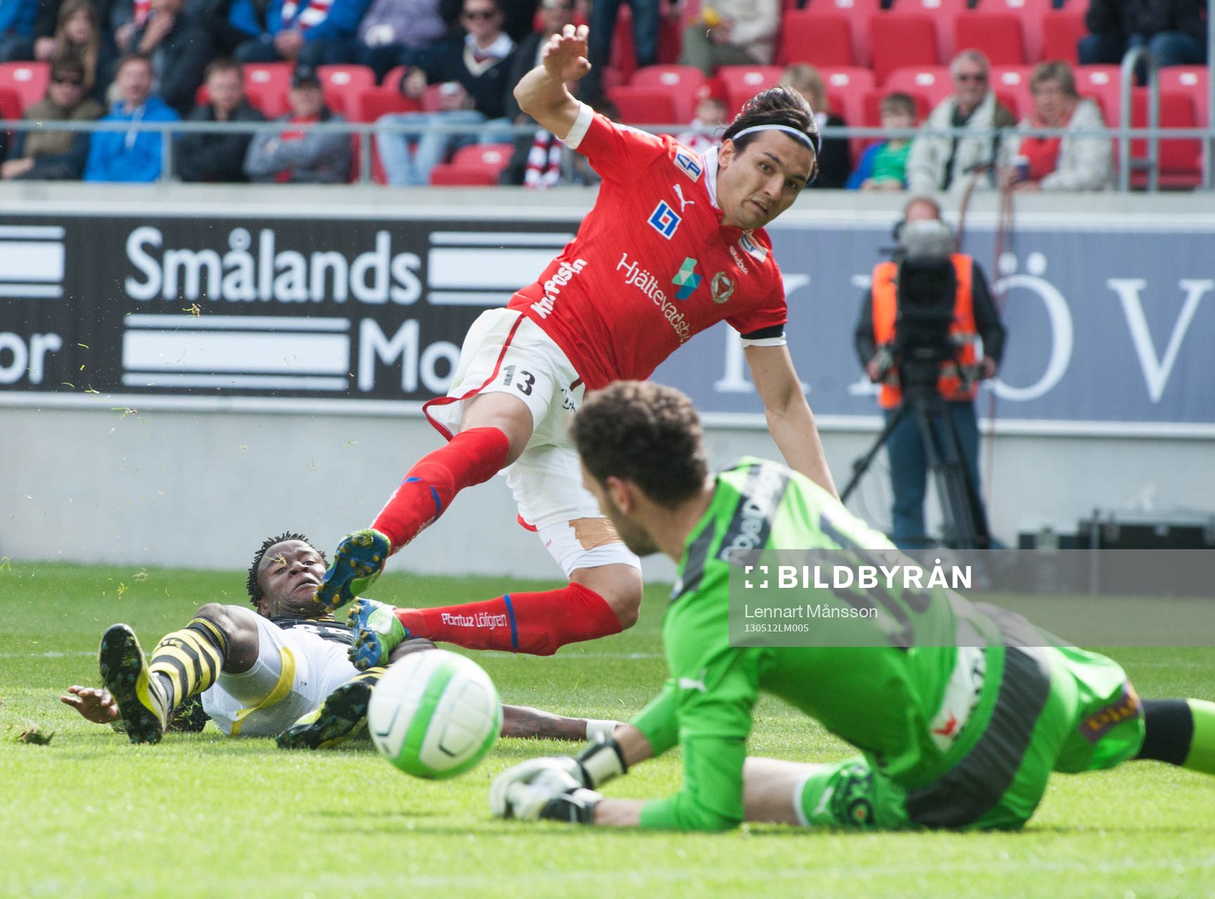 Jättechans när Kennedy Igboananike, AIK, kommer fri med