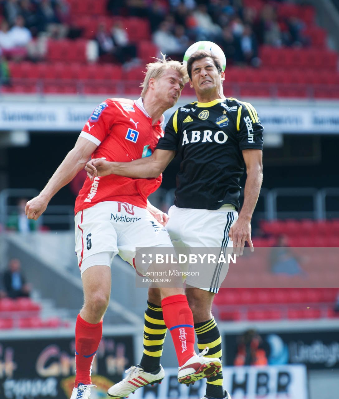 Paulus Arajuuri, Kalmar och Celso Borges, AIK, nickduellerar