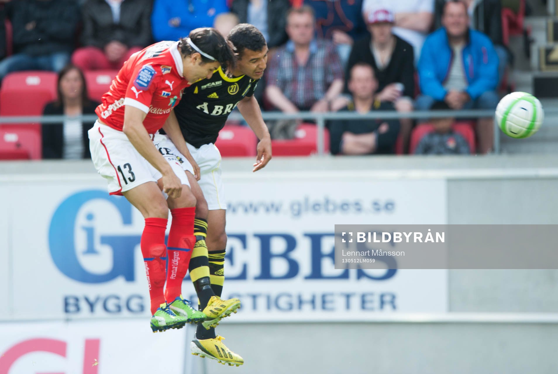 Emin Nouri och Nabil Bahoui, AIK, nickduell