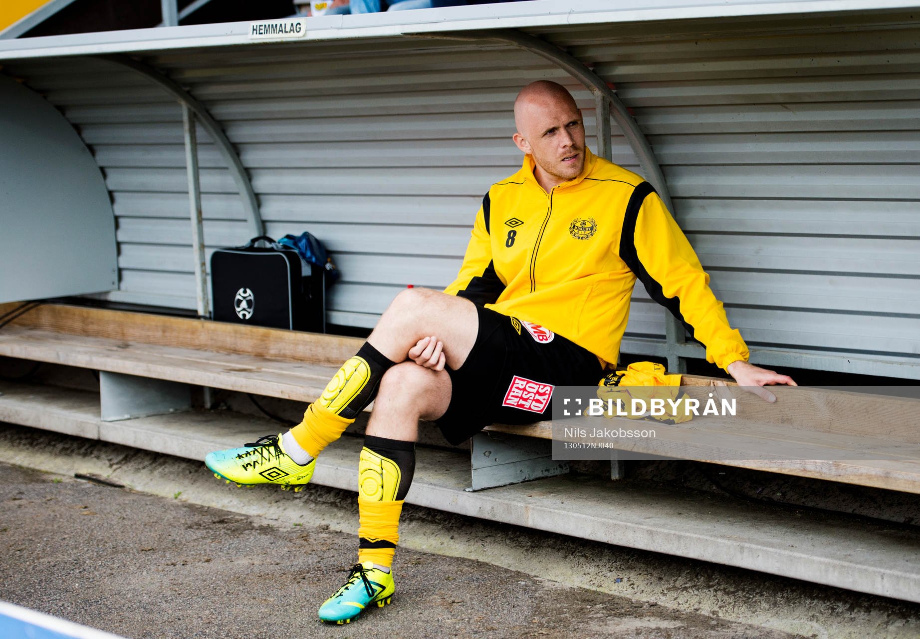 Hannes Sigurdsson, Mjällby, sitter på bänken