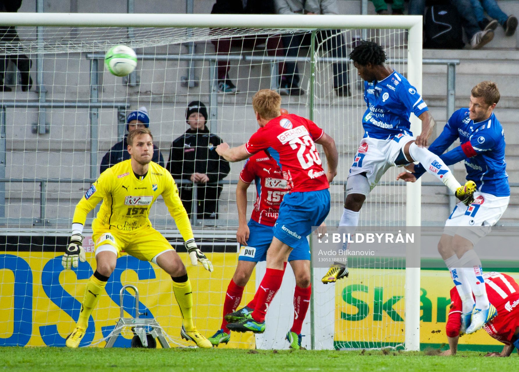 Alexander Nadj, målvakt,  Öster, Mohammed Abubakari,