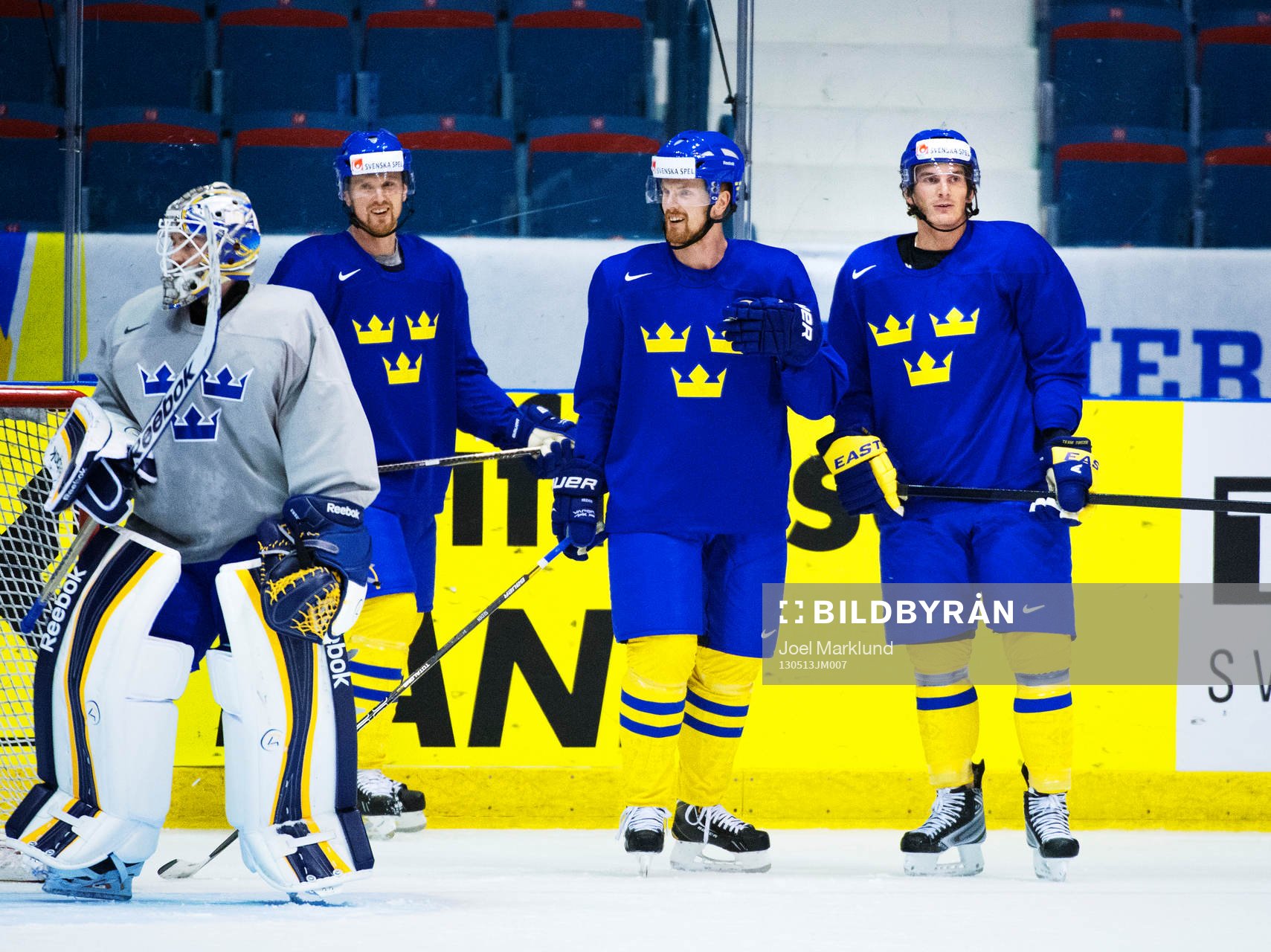 Målvakten Jhonas Enroth, Henrik Sedin, Daniel Sedin och