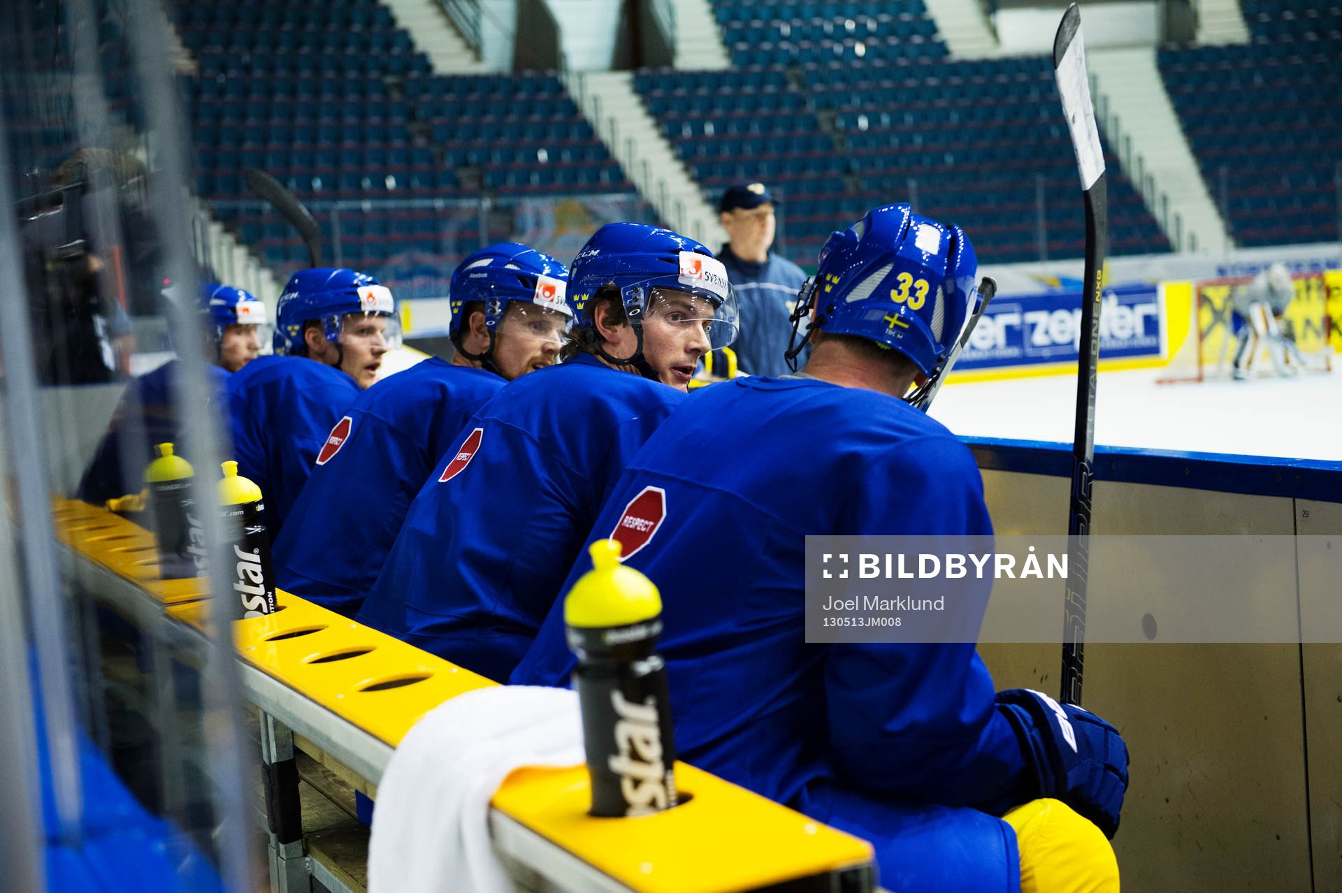 Daniel Sedin, Loui Eriksson och Henrik Sedin sitter på