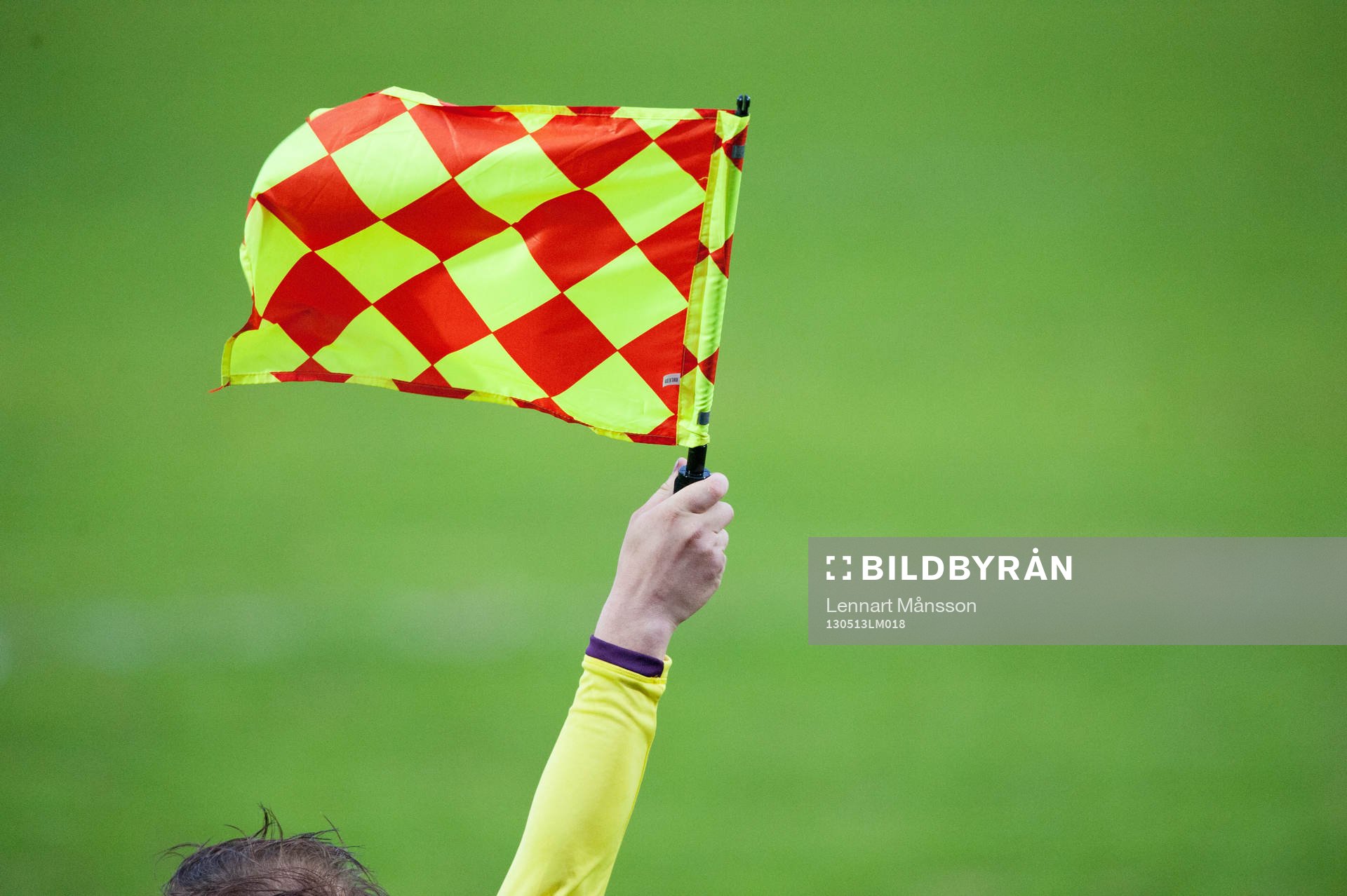 Offside, inkast, assisterande domaren vinkar, flagga