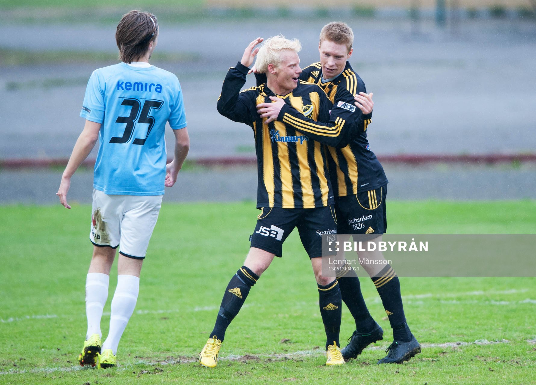 1-0 Joel Svensson, som grattas av Oscar Eriksson