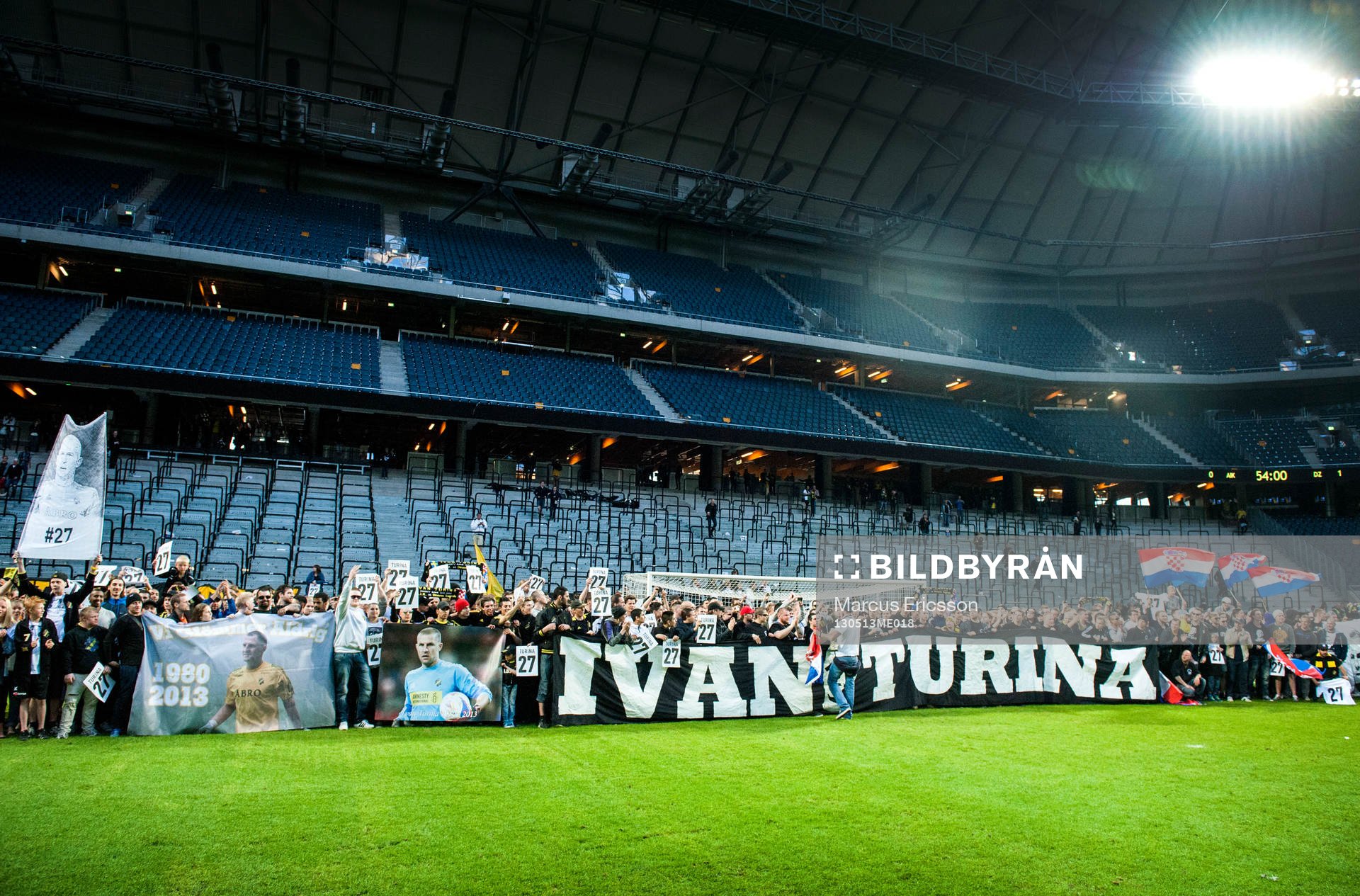 Supportrarna samlades tillsammans på planen
