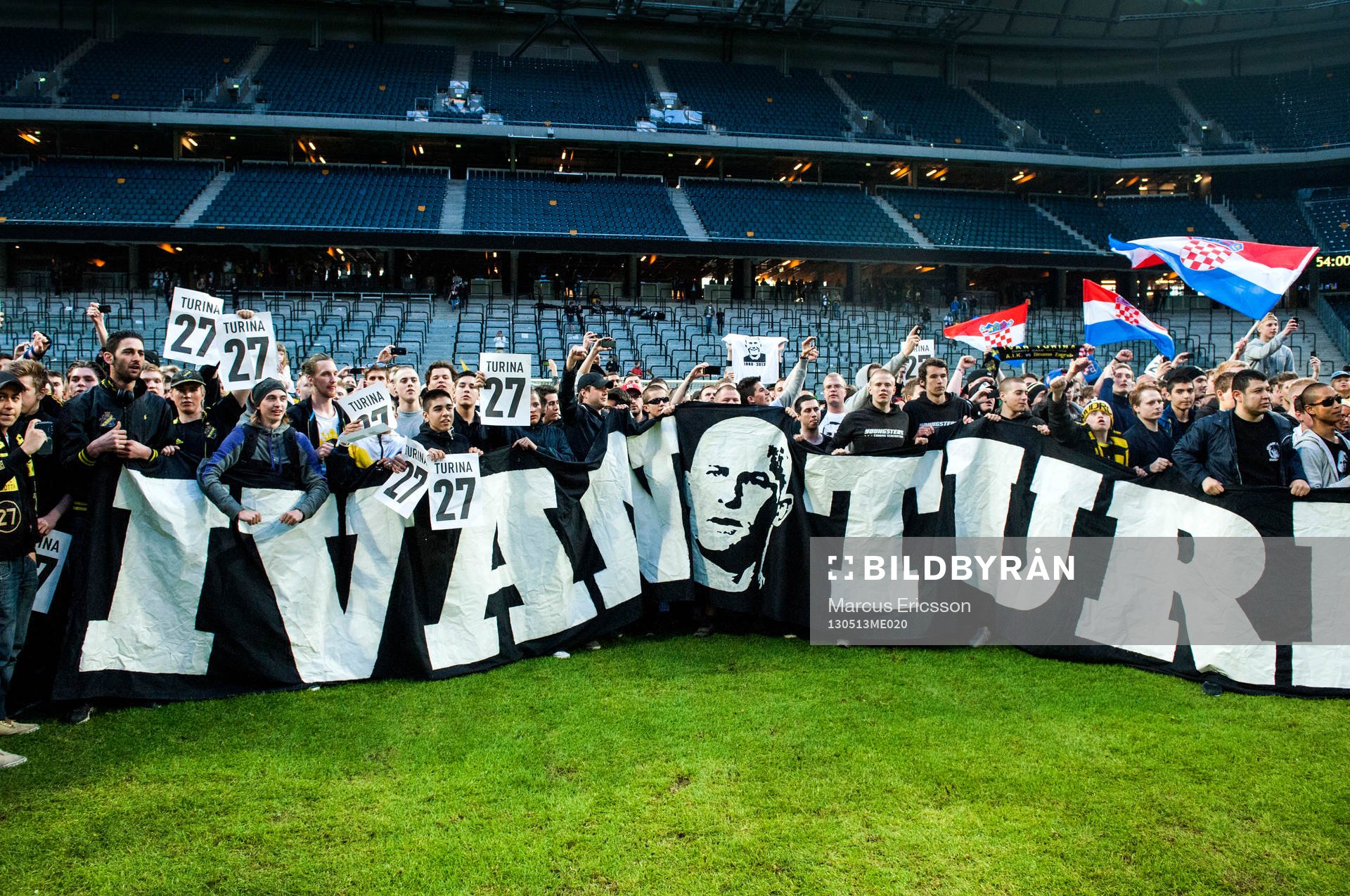Supportrarna samlades tillsammans på planen