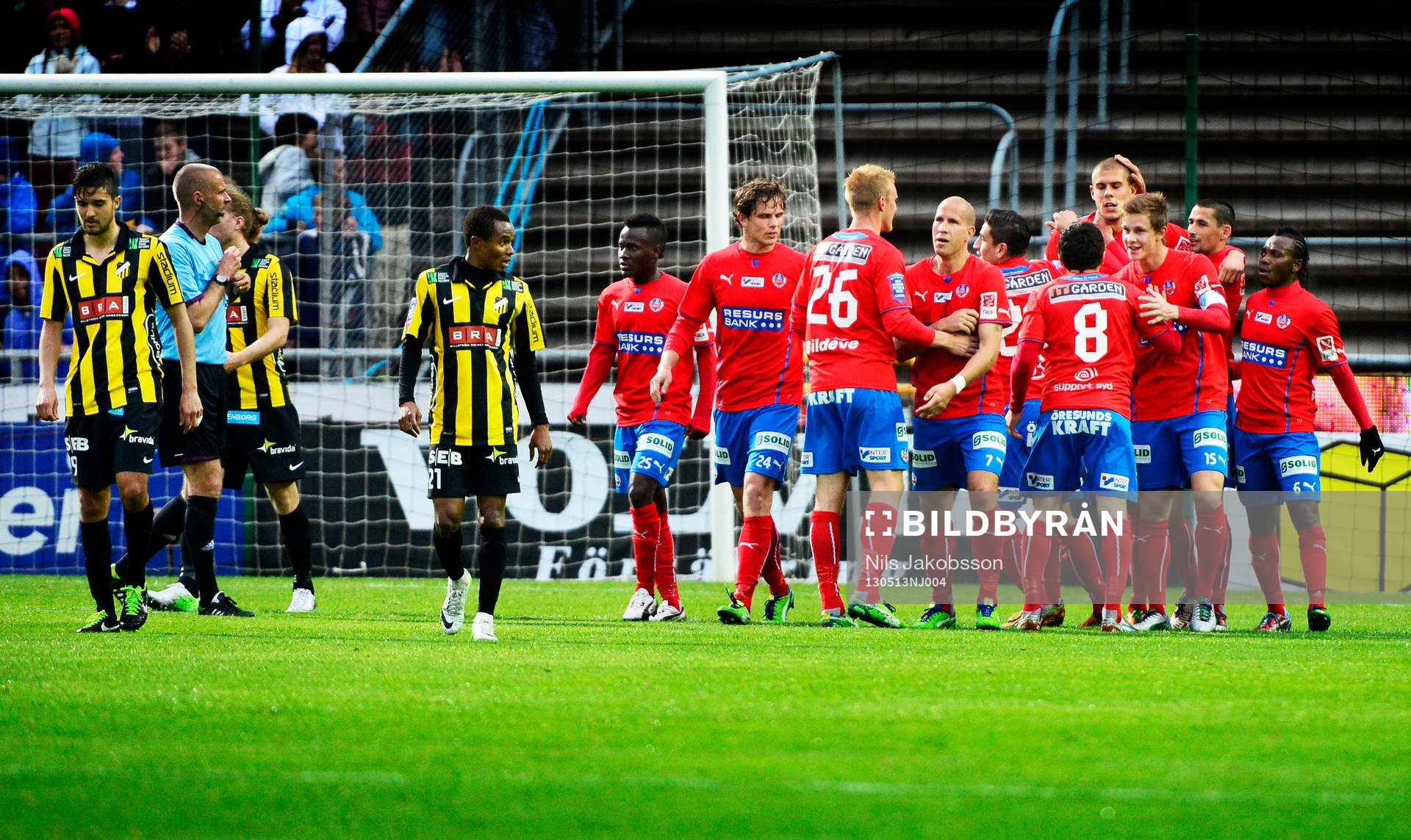 Helsingborg tar ledningen med 1 - 0 av Robin Simovic. Jubel