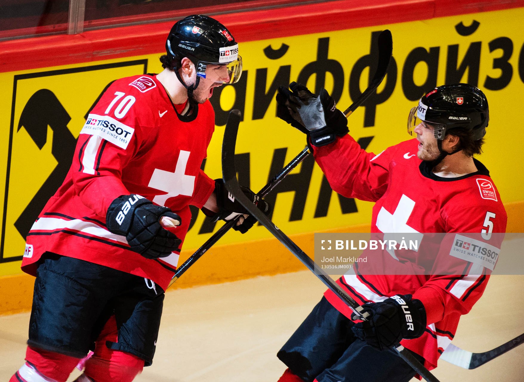 Schweiz Denis Hollenstein och Severin Blindenbacher jublar