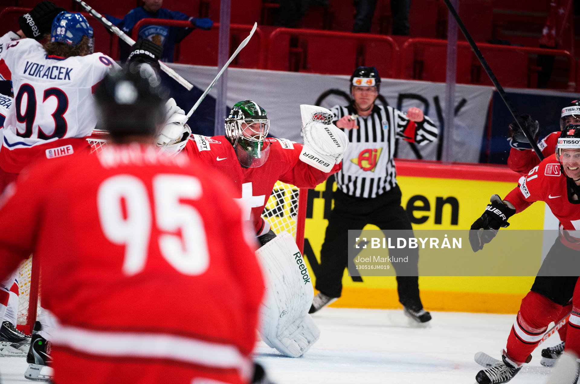 Schweiz målvakt Martin Gerber och hans lagkamrater jublar