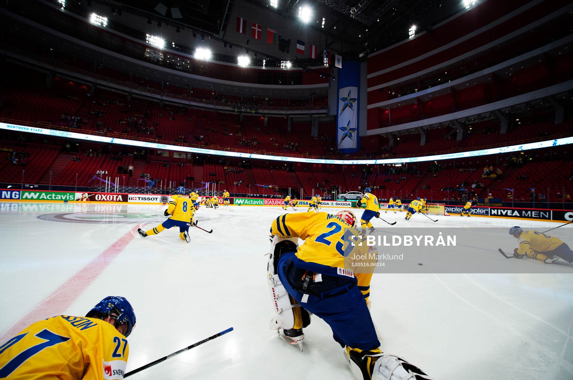 De svenska spelarna värmer upp