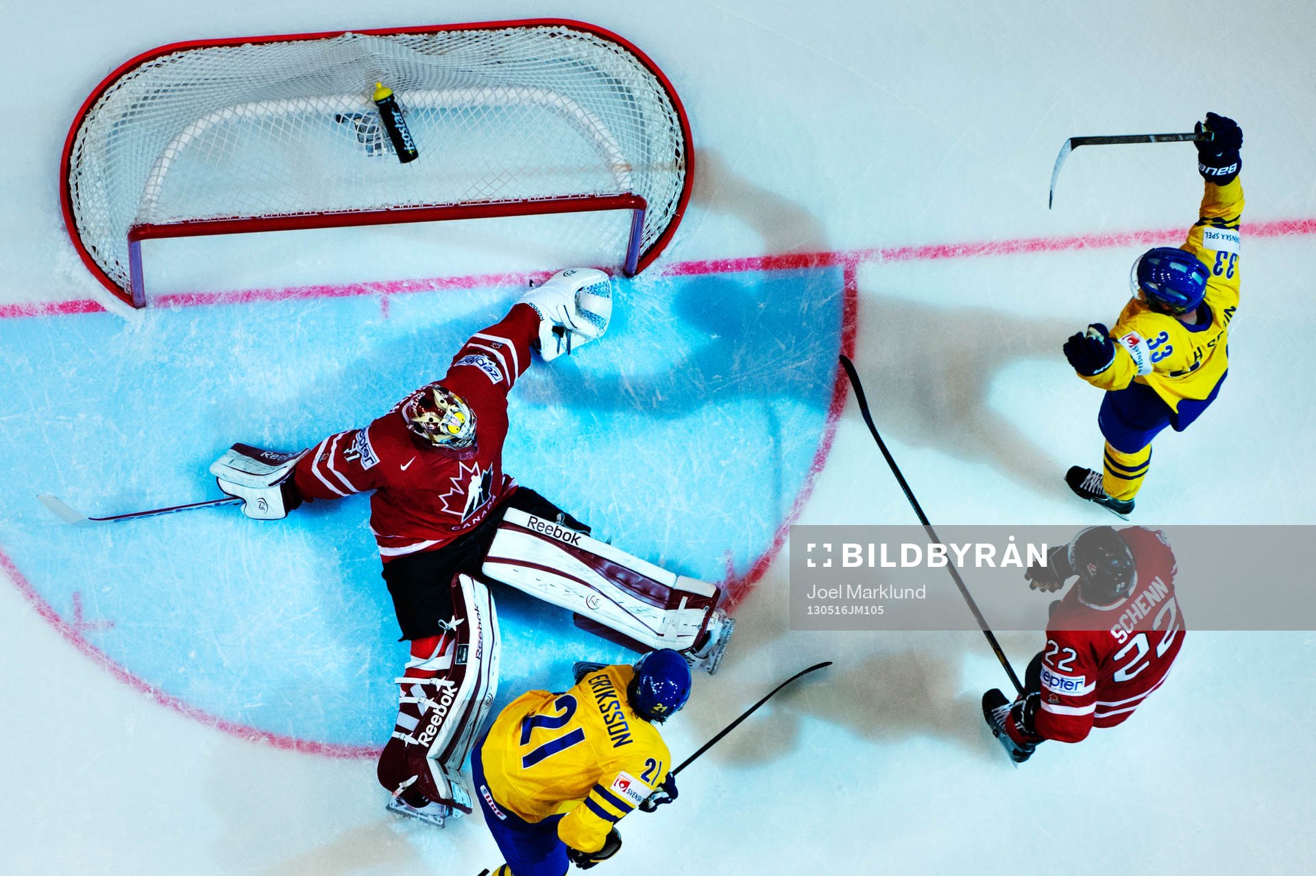 Sveriges Loui Eriksson och Henrik Sedin jublar